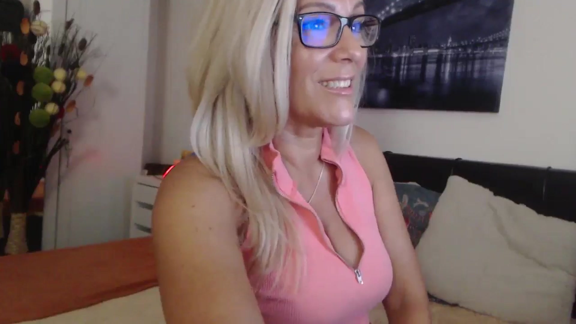 Gallery image thumbnail from Reeya71's myfreecams stream on, 08/21/2025, 03:11 image 17 of 20