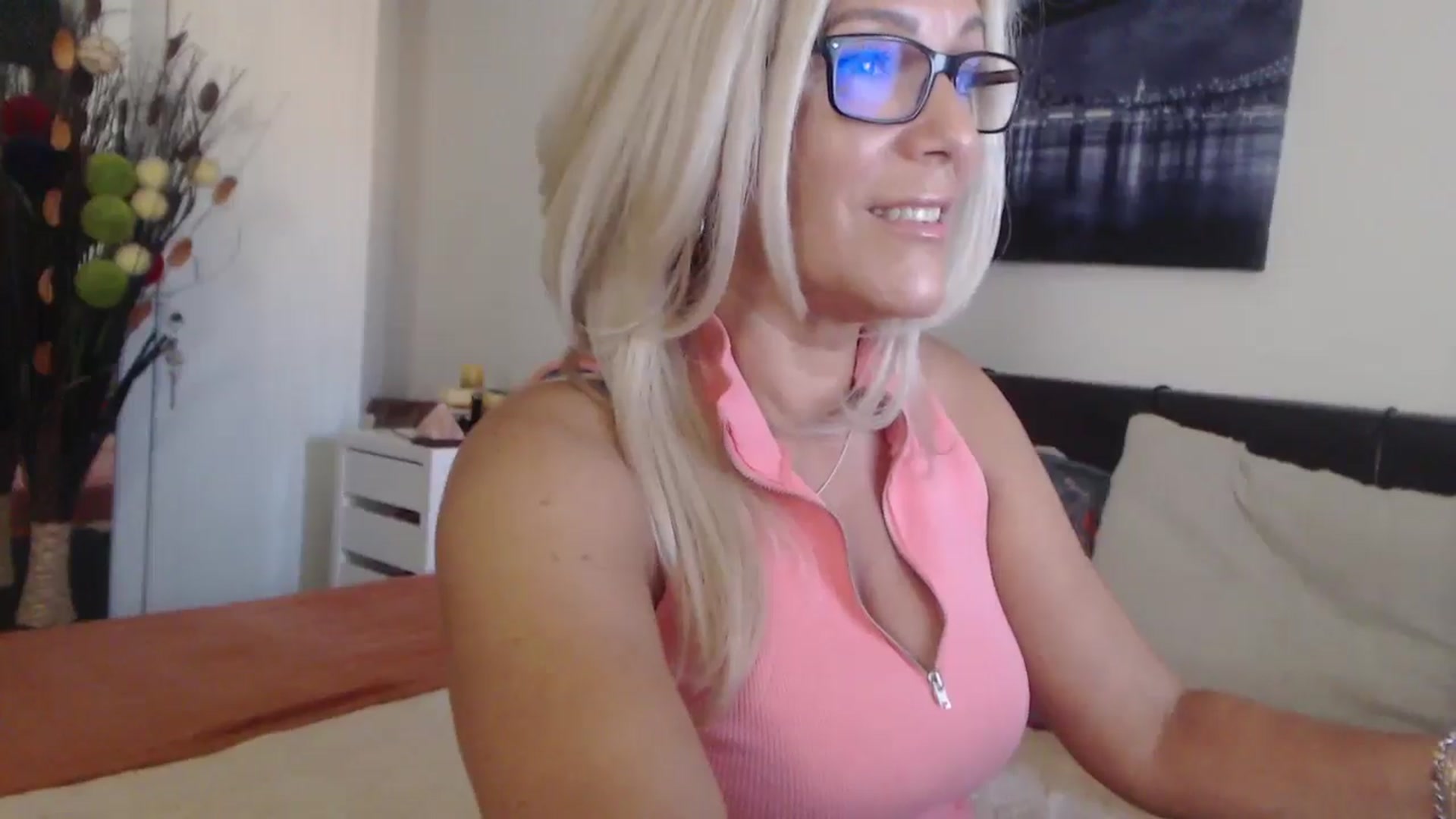 Gallery image thumbnail from Reeya71's myfreecams stream on, 08/21/2025, 04:18 image 15 of 20