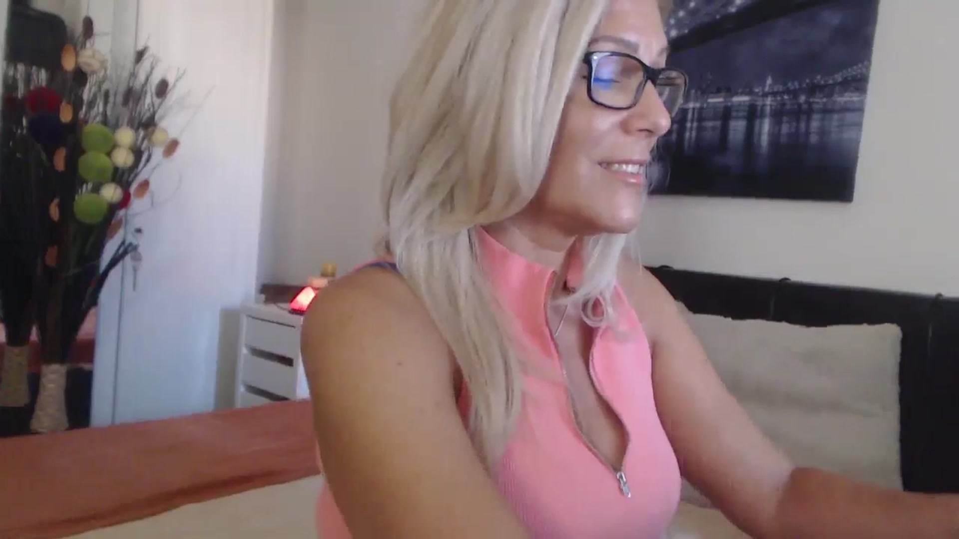 Gallery image thumbnail from Reeya71's myfreecams stream on, 08/21/2025, 05:15 image 13 of 20