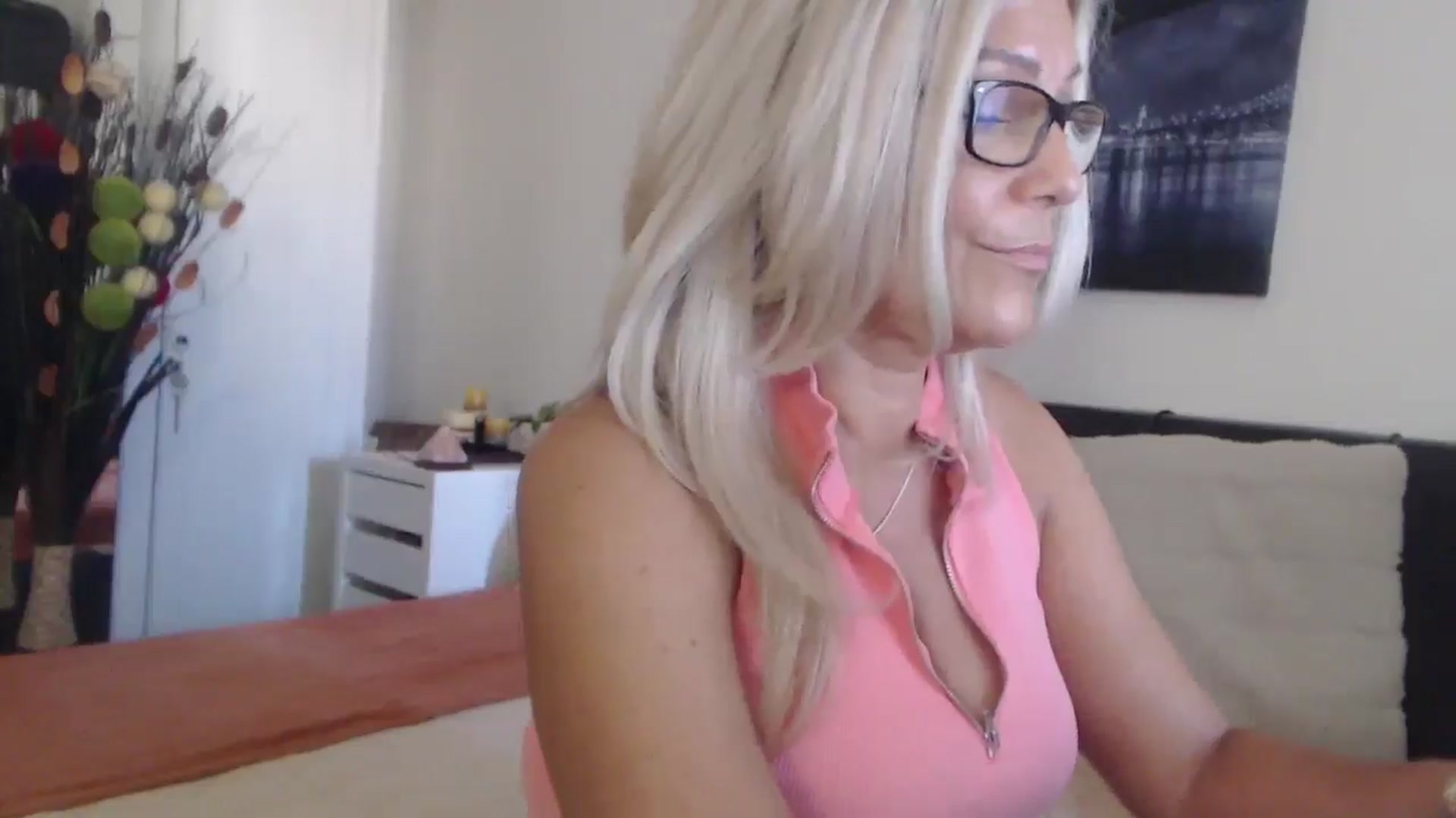 Gallery image thumbnail from Reeya71's myfreecams stream on, 08/21/2025, 06:03 image 10 of 20