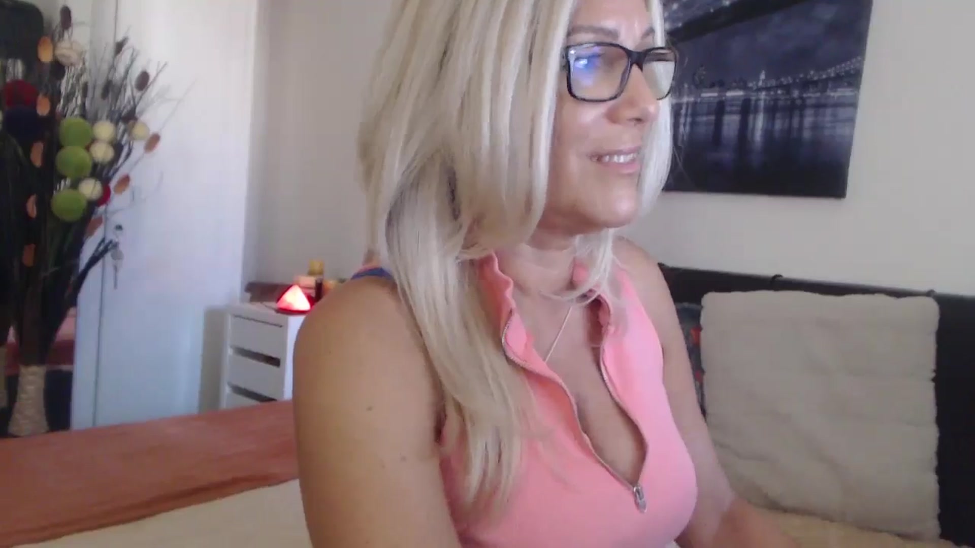 Gallery image thumbnail from Reeya71's myfreecams stream on, 08/21/2025, 06:03 image 4 of 20