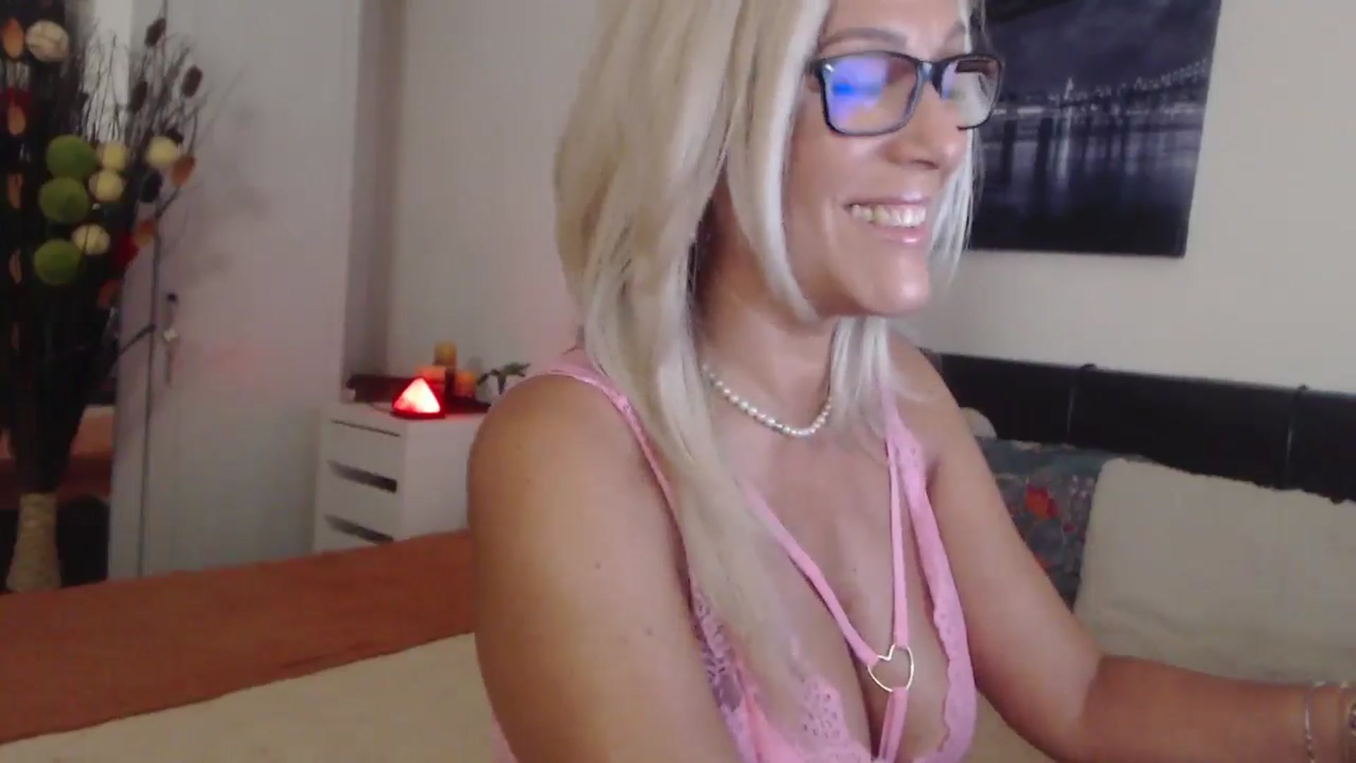 Gallery image thumbnail from Reeya71's myfreecams stream on, 08/22/2025, 21:37 image 3 of 20