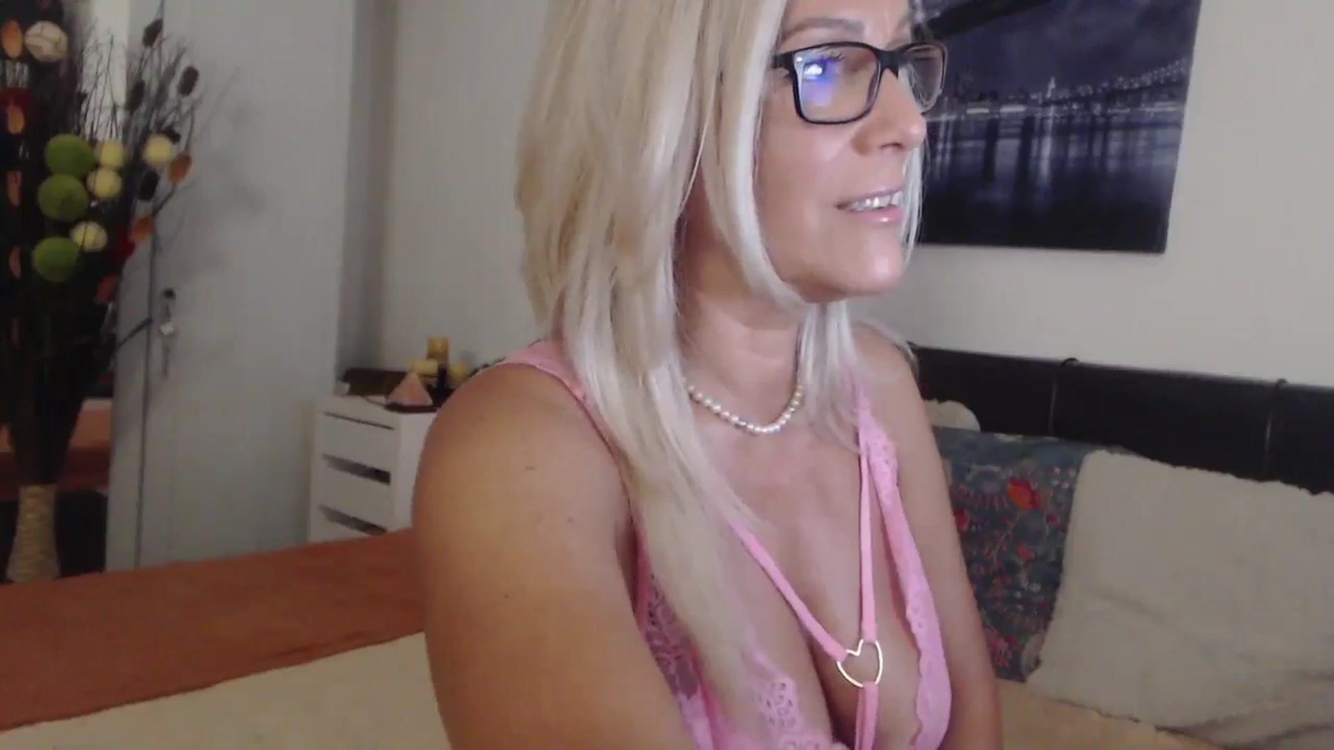 Gallery image thumbnail from Reeya71's myfreecams stream on, 08/22/2025, 21:37 image 2 of 20