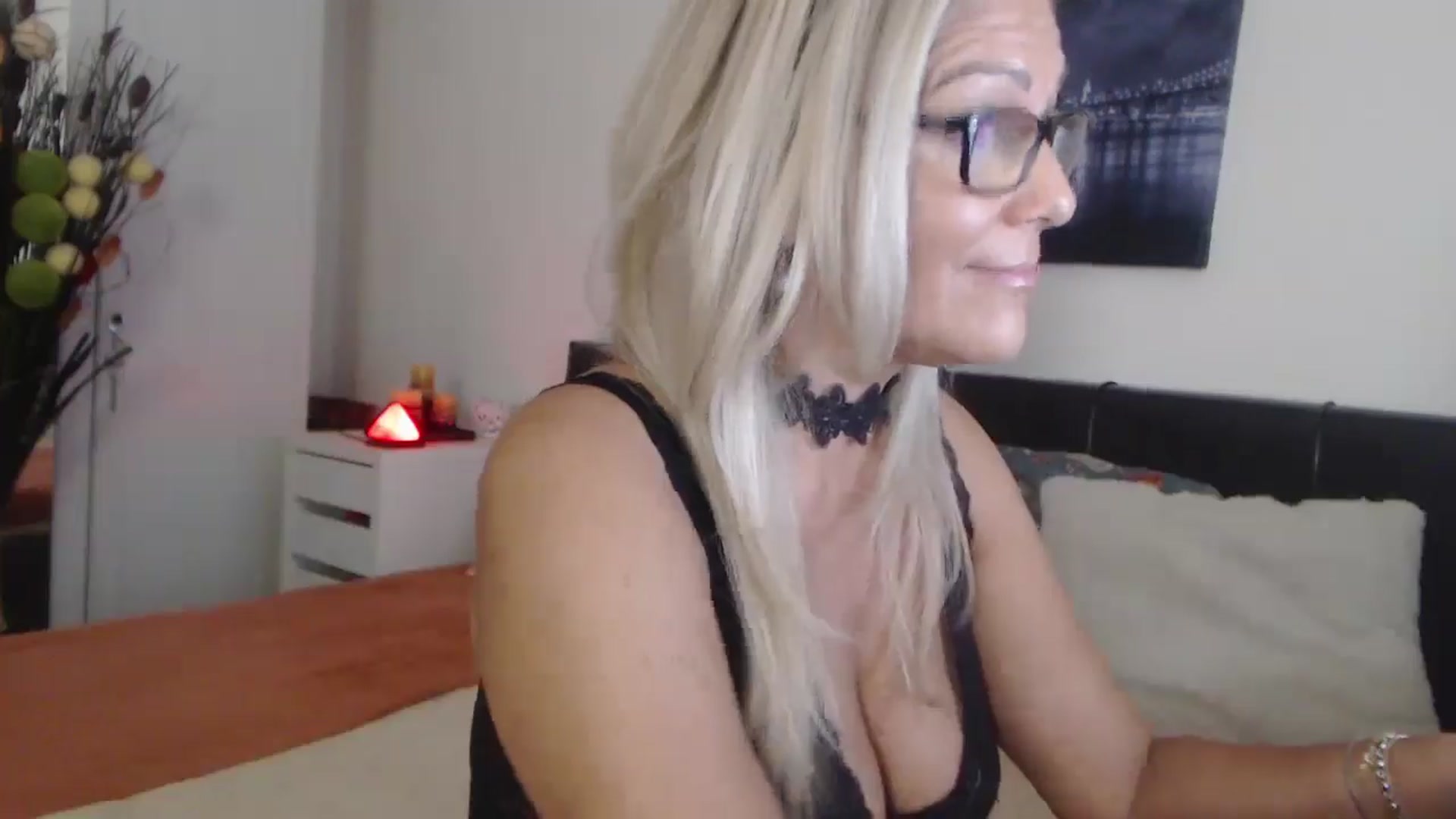 Gallery image thumbnail from Reeya71's myfreecams stream on, 08/30/2025, 07:15 image 17 of 20