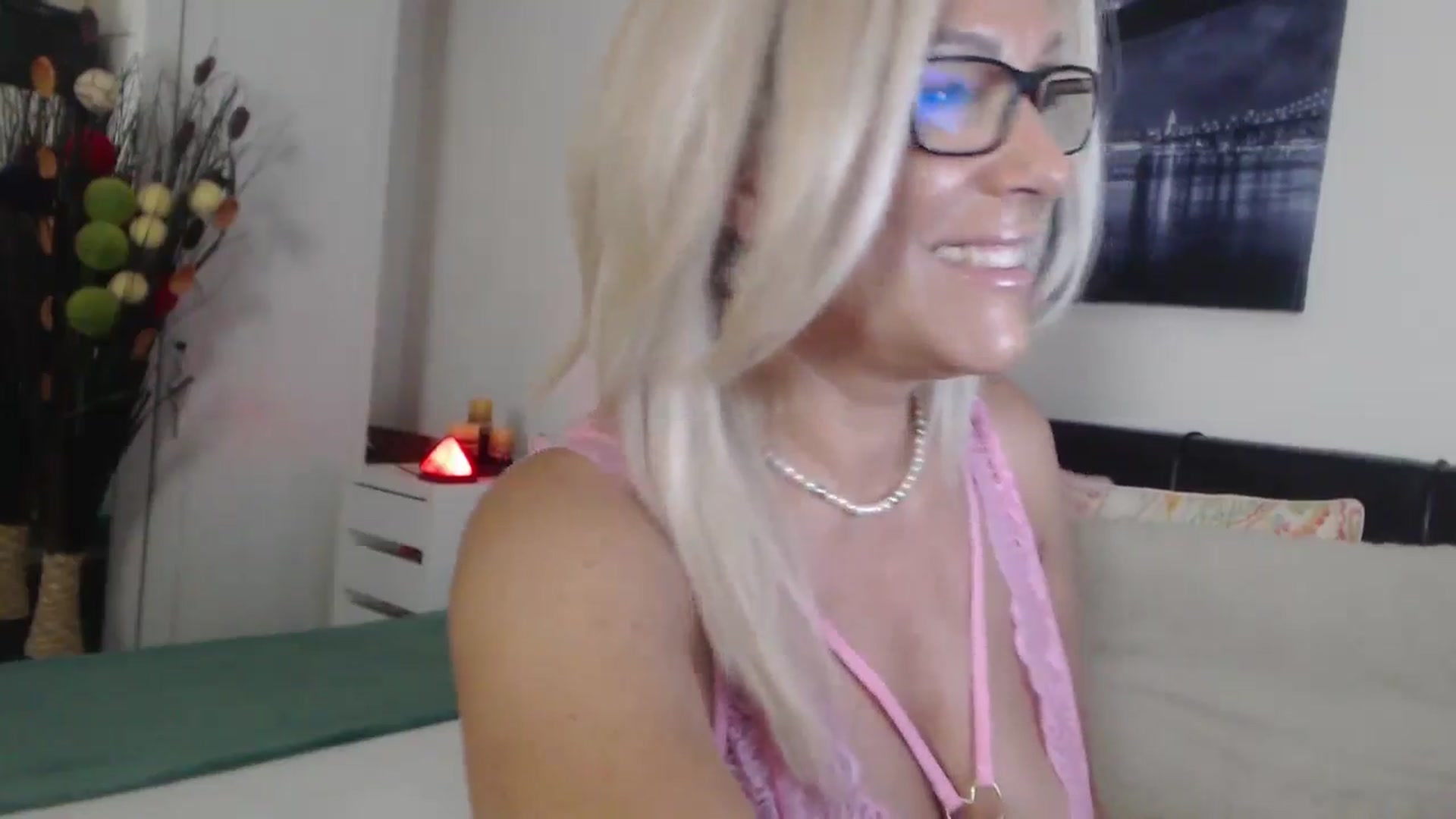 Gallery image thumbnail from Reeya71's myfreecams stream on, 09/03/2025, 02:08 image 2 of 20