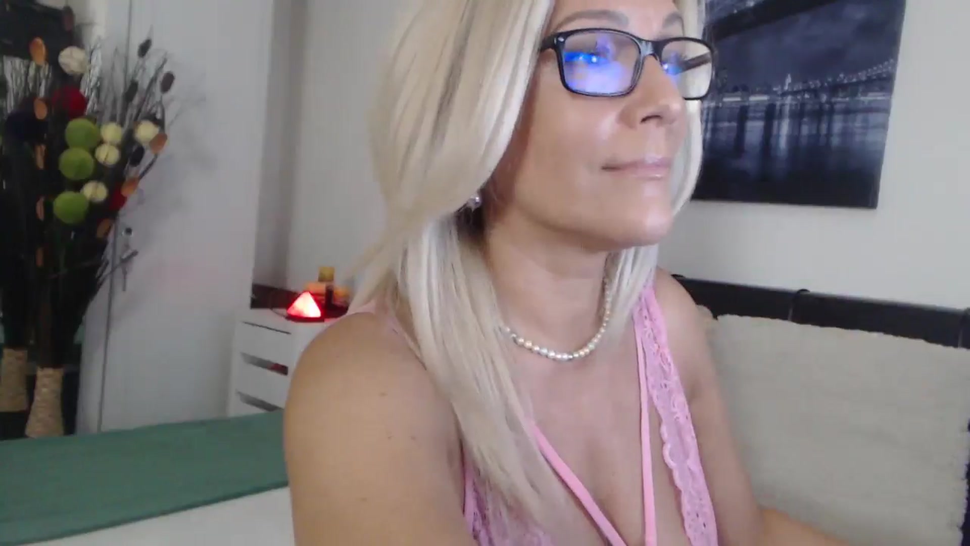 Gallery image thumbnail from Reeya71's myfreecams stream on, 09/03/2025, 06:30 image 10 of 20