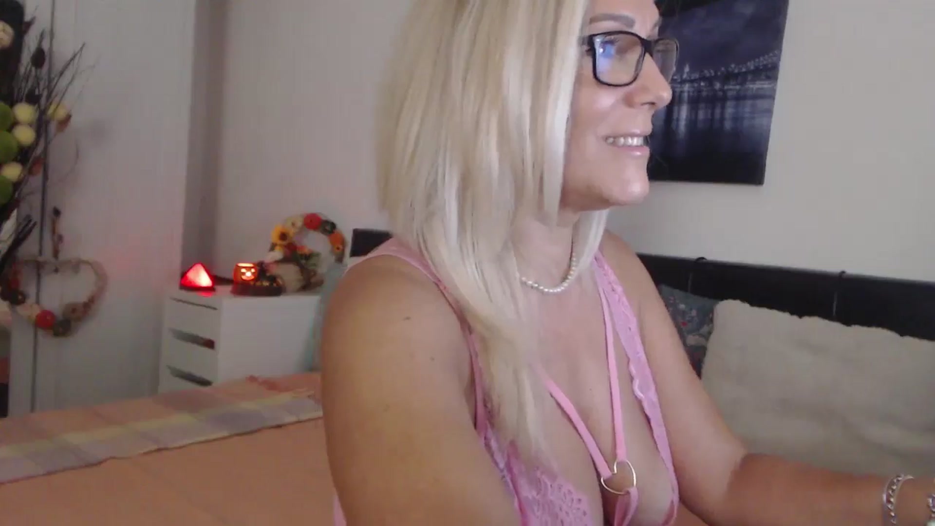 Gallery image thumbnail from Reeya71's myfreecams stream on, 10/28/2025, 01:30 image 12 of 20