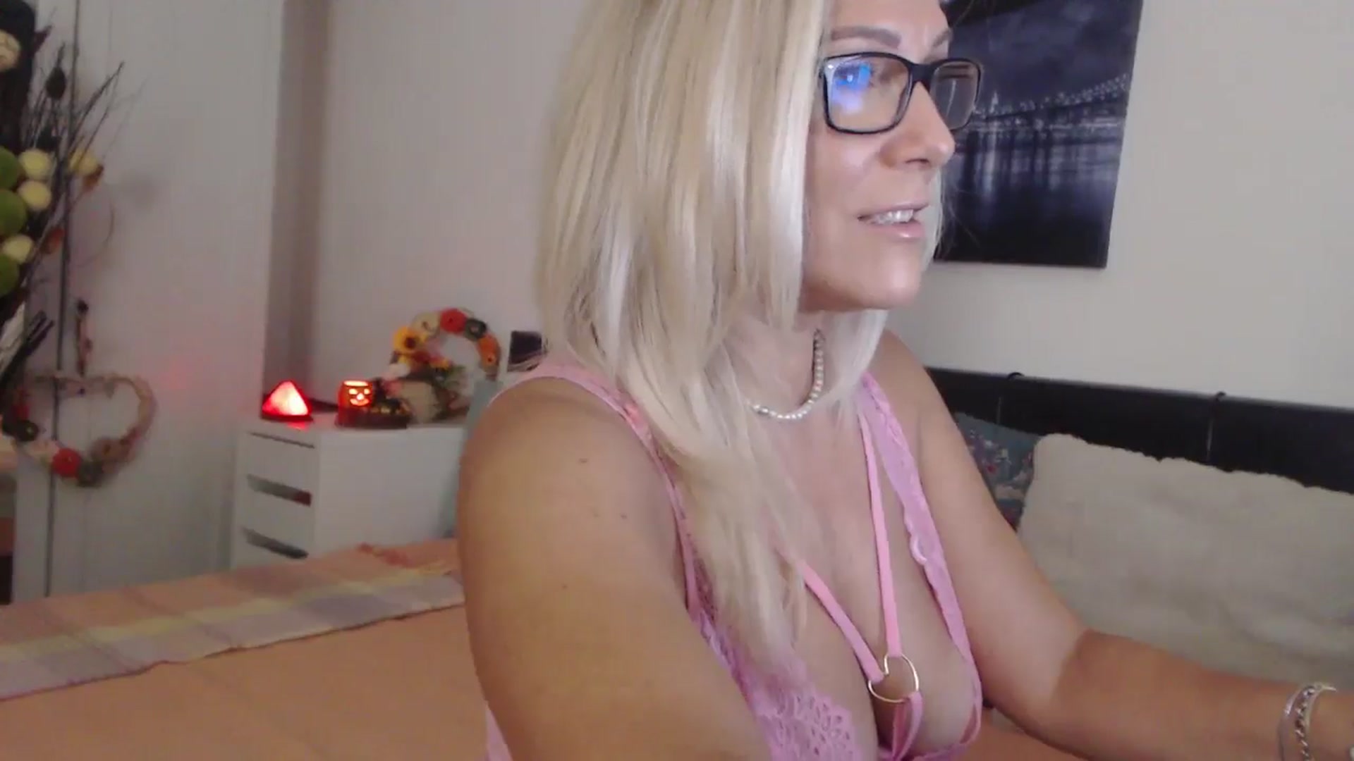 Gallery image thumbnail from Reeya71's myfreecams stream on, 10/28/2025, 01:30 image 3 of 20