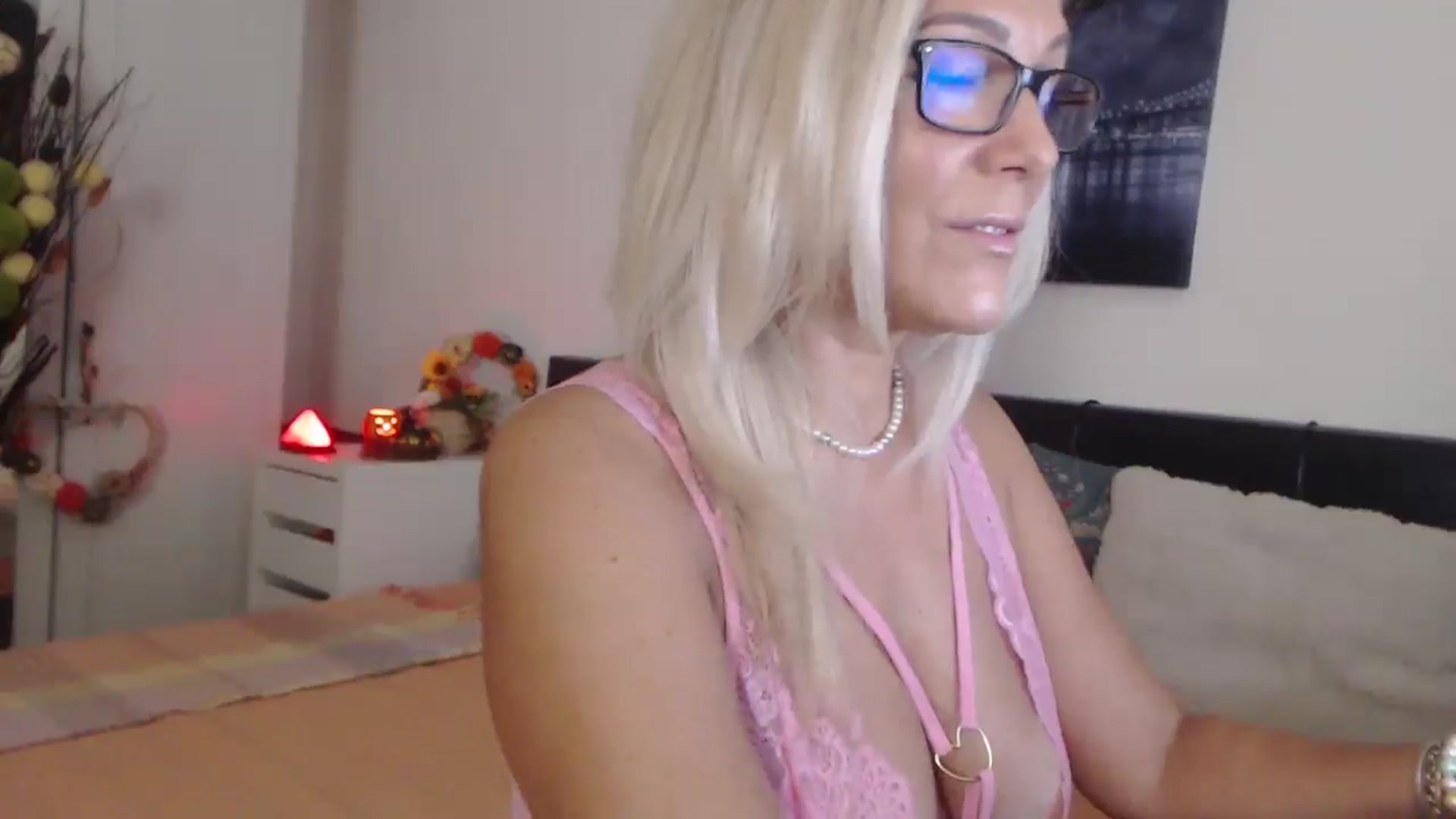 Gallery image thumbnail from Reeya71's myfreecams stream on, 10/28/2025, 01:30 image 20 of 20