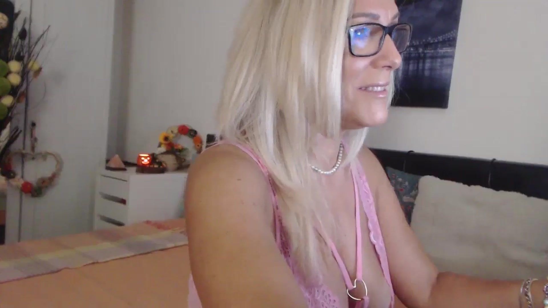 Gallery image thumbnail from Reeya71's myfreecams stream on, 10/28/2025, 01:30 image 4 of 20