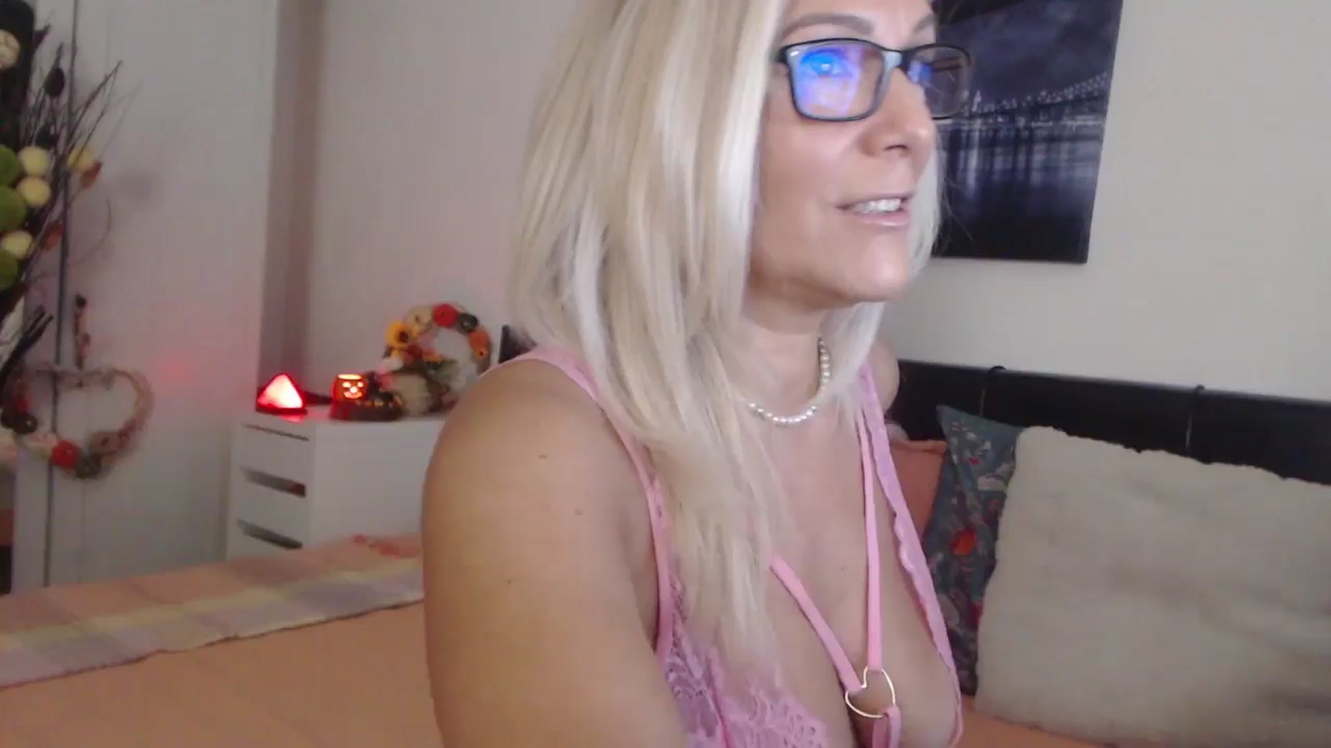 Gallery image thumbnail from Reeya71's myfreecams stream on, 10/28/2025, 01:30 image 1 of 20