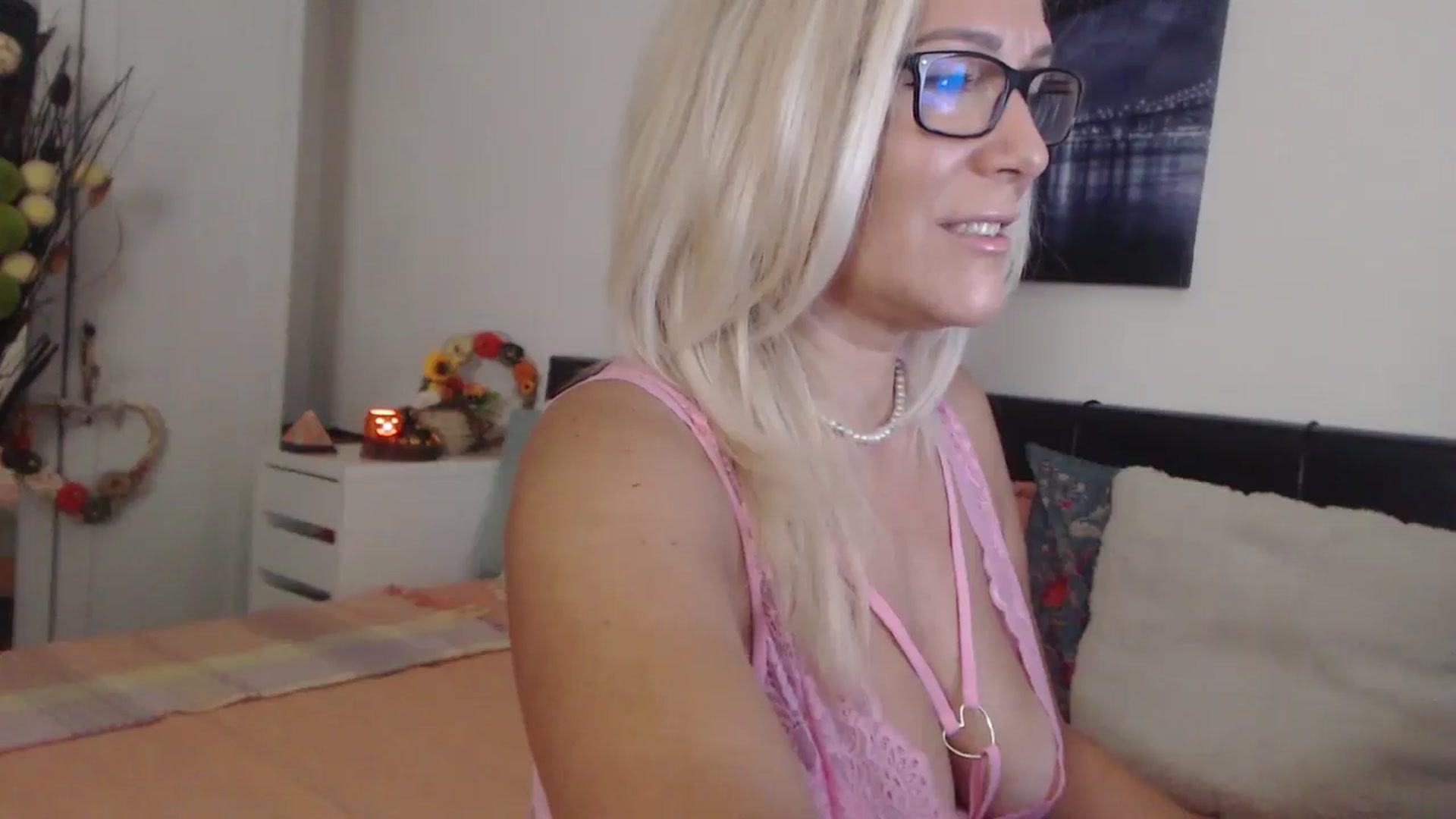 Gallery image thumbnail from Reeya71's myfreecams stream on, 10/28/2025, 01:30 image 2 of 20