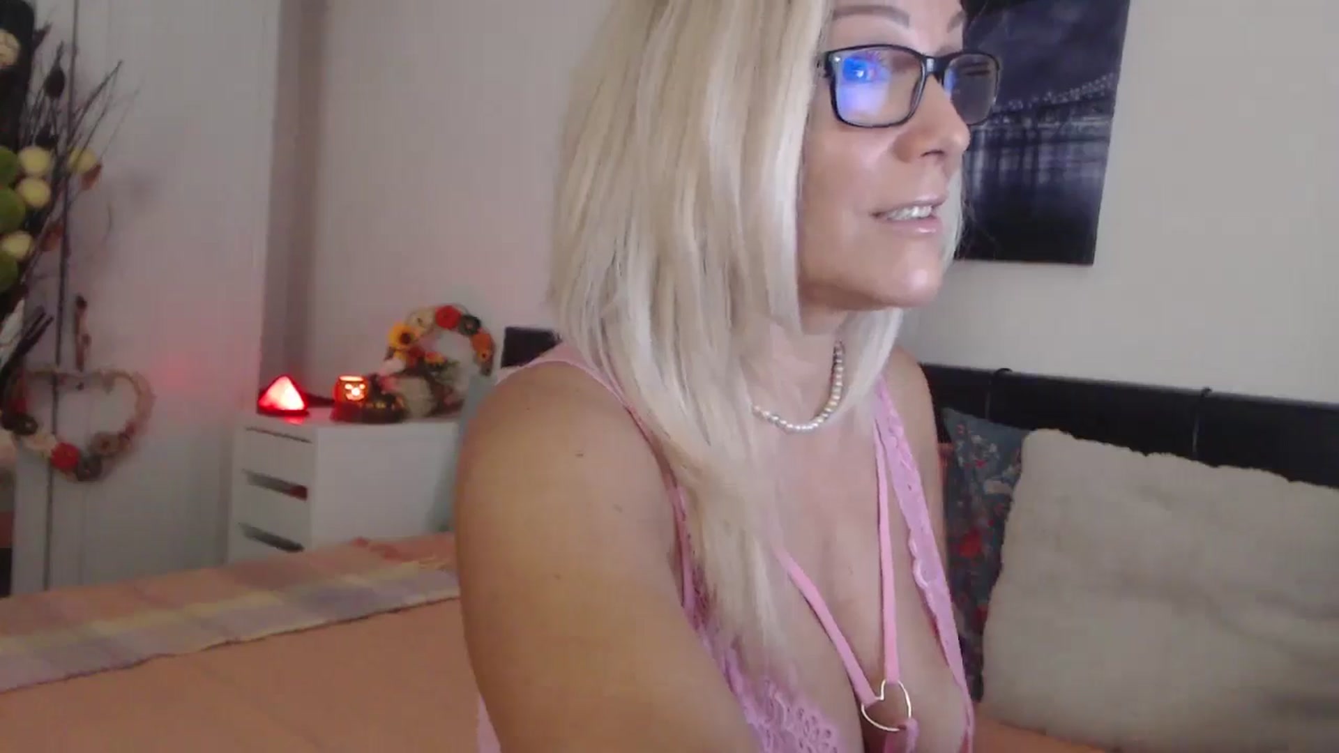 Gallery image thumbnail from Reeya71's myfreecams stream on, 10/28/2025, 01:30 image 13 of 20