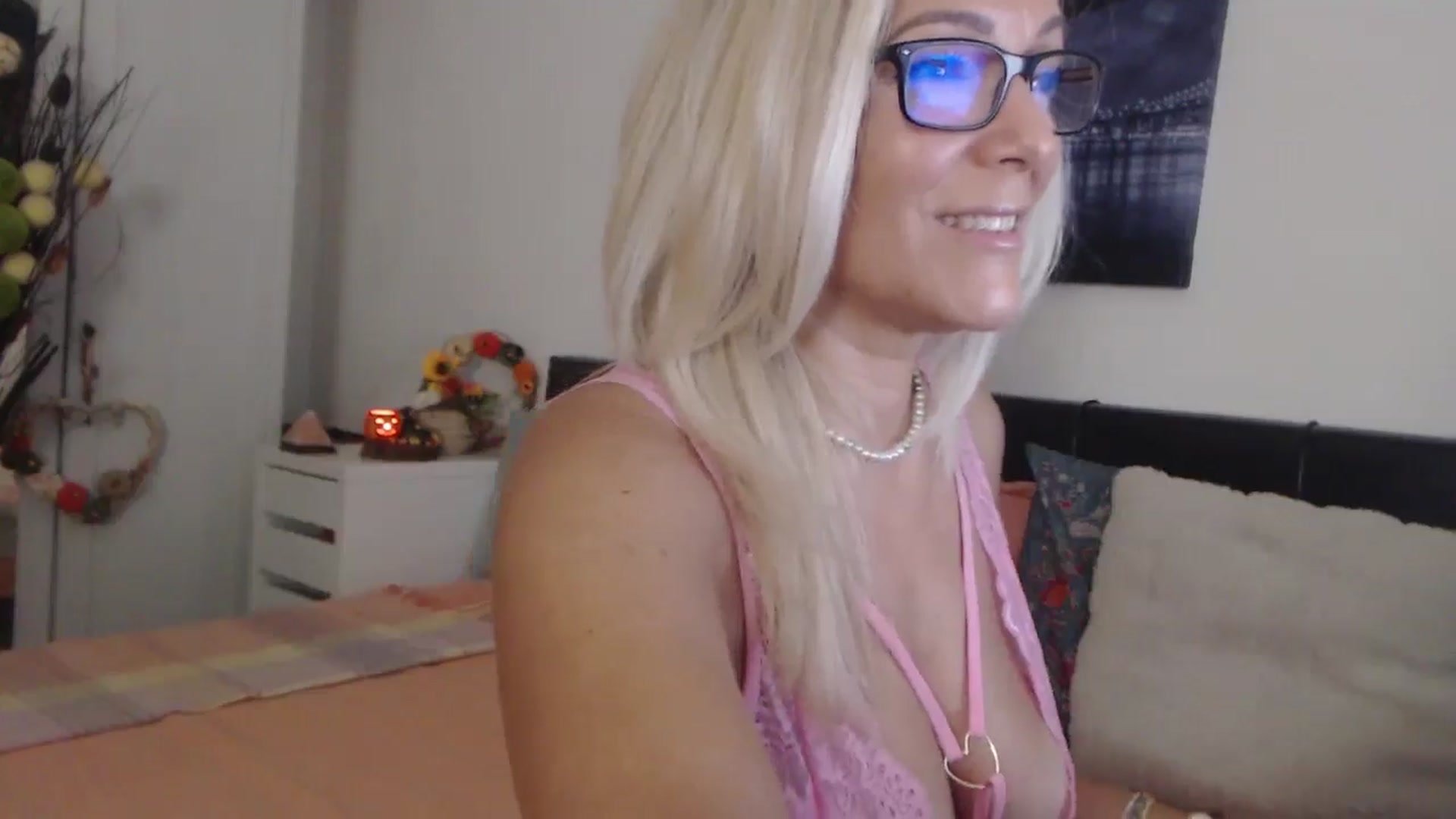 Gallery image thumbnail from Reeya71's myfreecams stream on, 10/28/2025, 01:30 image 7 of 20