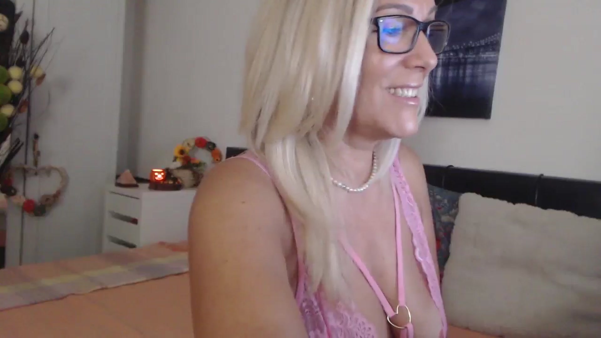 Gallery image thumbnail from Reeya71's myfreecams stream on, 10/28/2025, 01:30 image 11 of 20