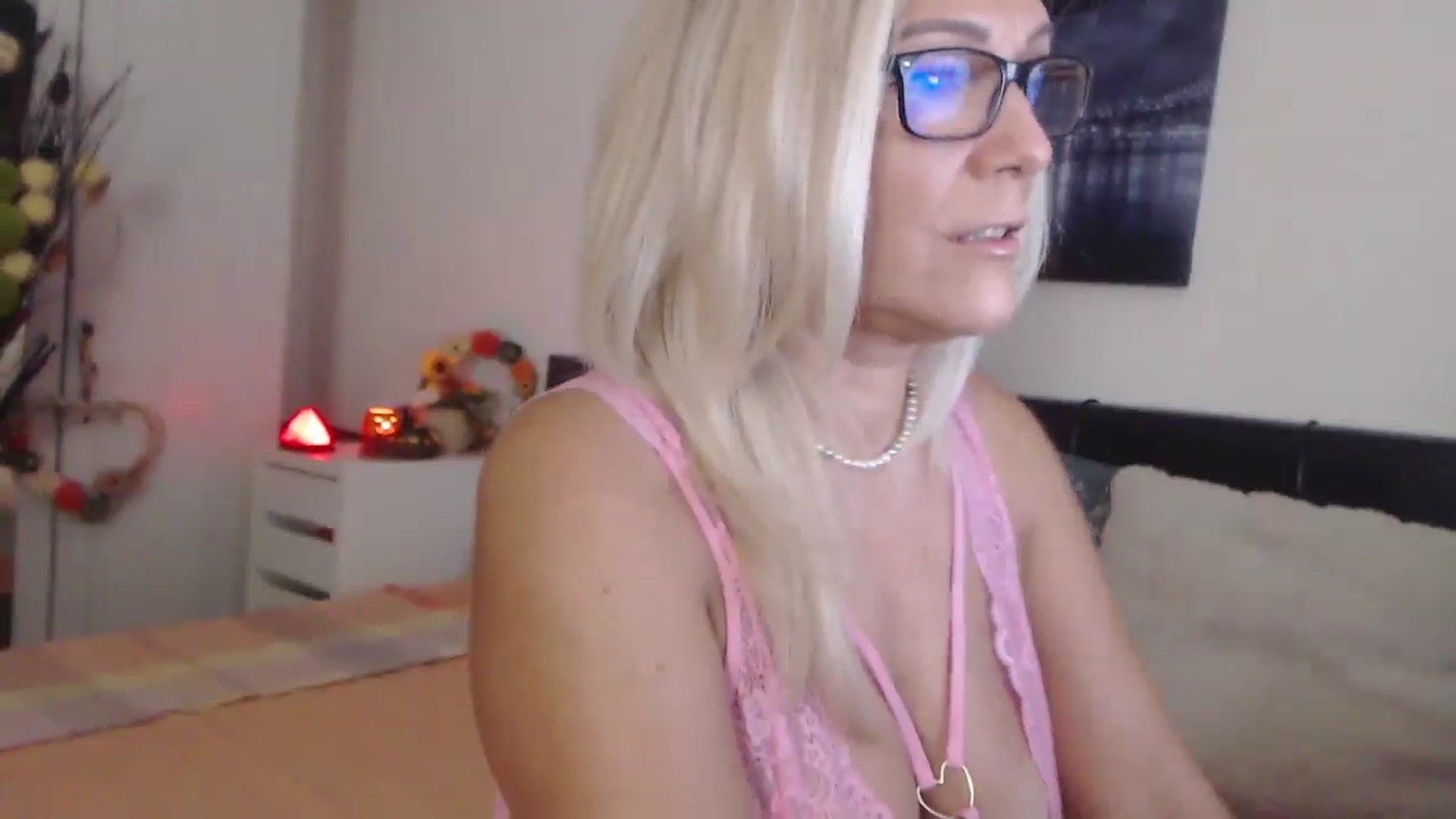 Gallery image thumbnail from Reeya71's myfreecams stream on, 10/28/2025, 01:30 image 5 of 20