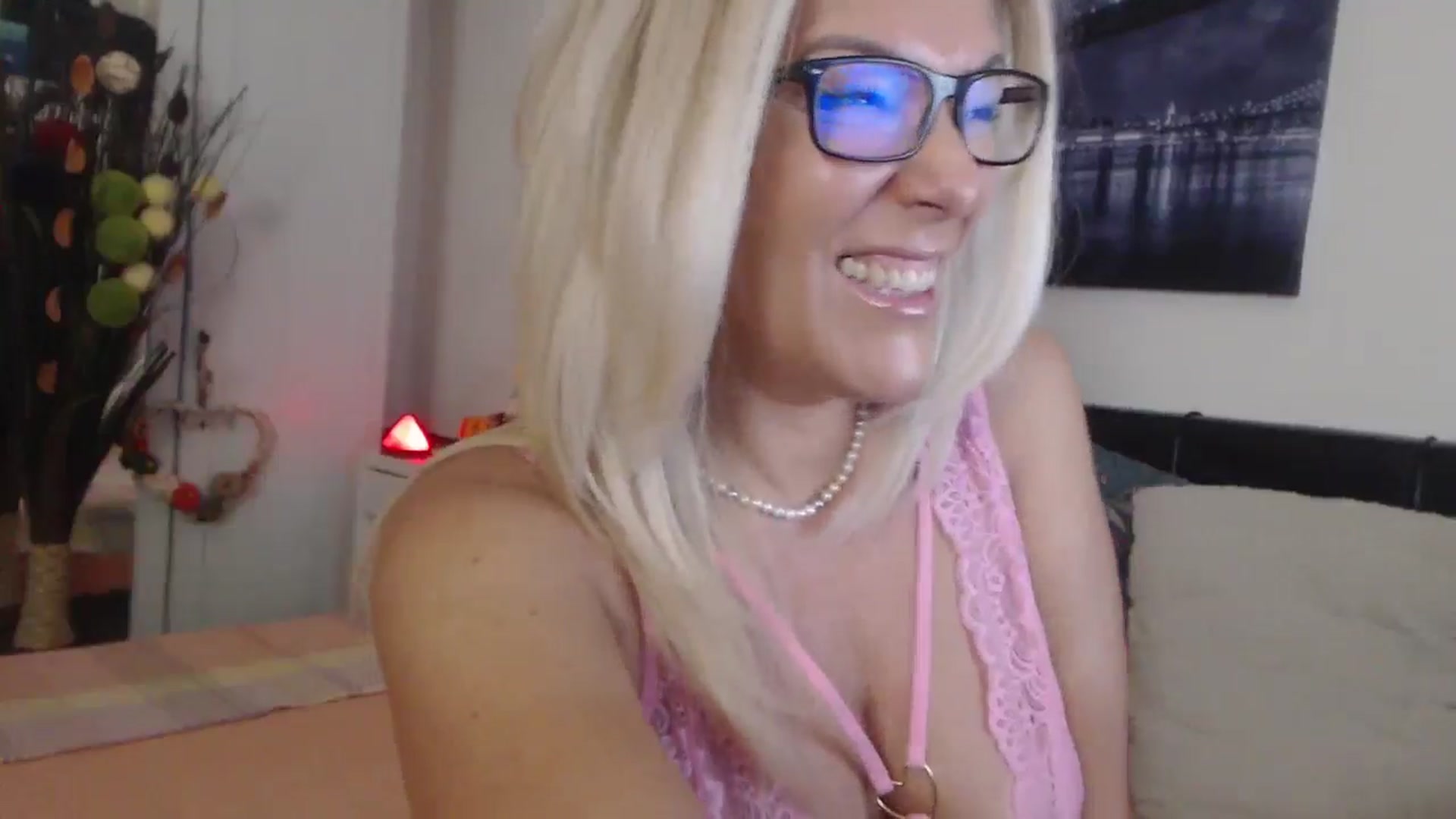 Gallery image thumbnail from Reeya71's myfreecams stream on, 10/28/2025, 05:17 image 11 of 20