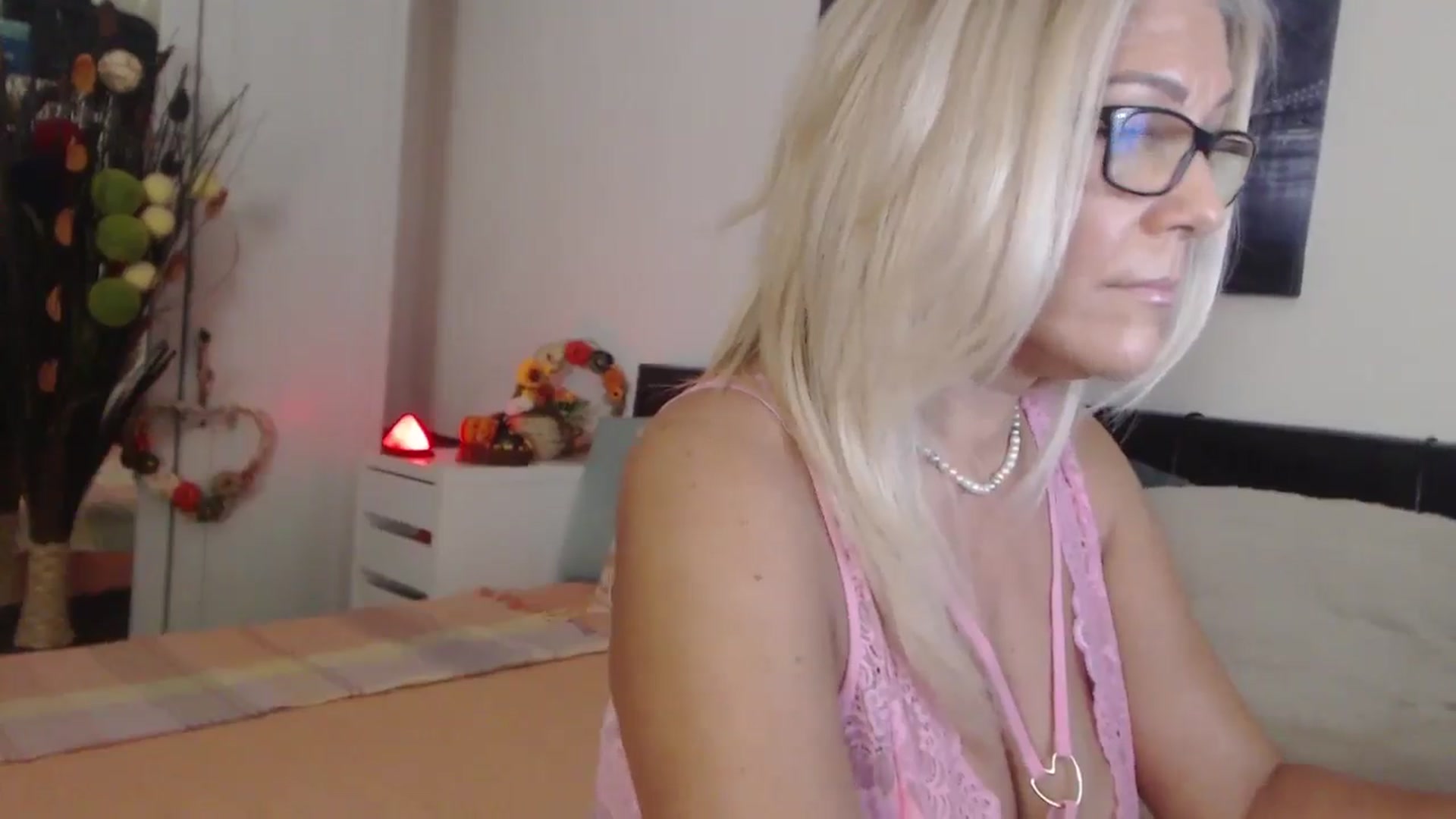 Gallery image thumbnail from Reeya71's myfreecams stream on, 10/28/2025, 05:17 image 3 of 20