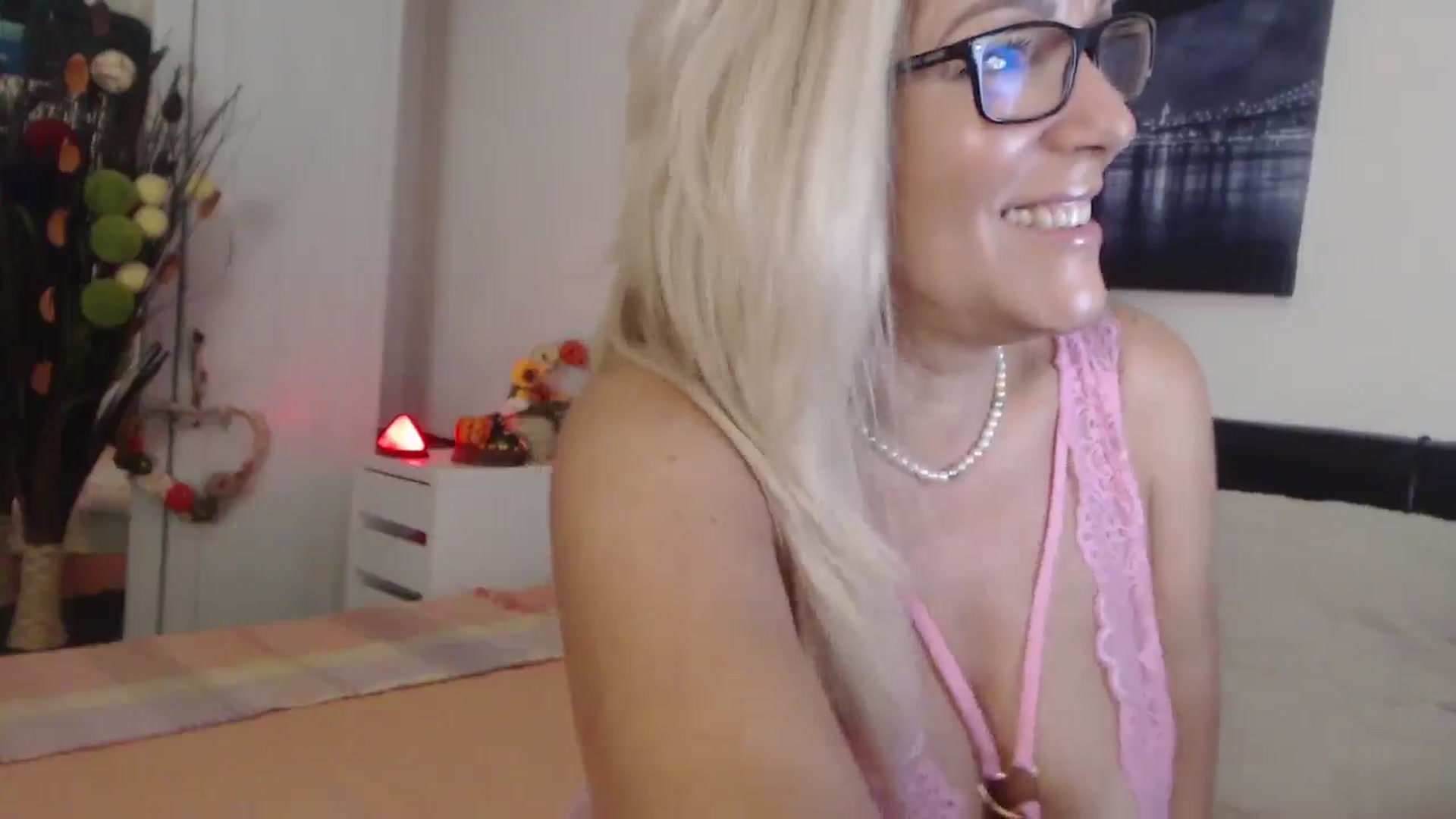 Gallery image thumbnail from Reeya71's myfreecams stream on, 10/28/2025, 05:17 image 19 of 20