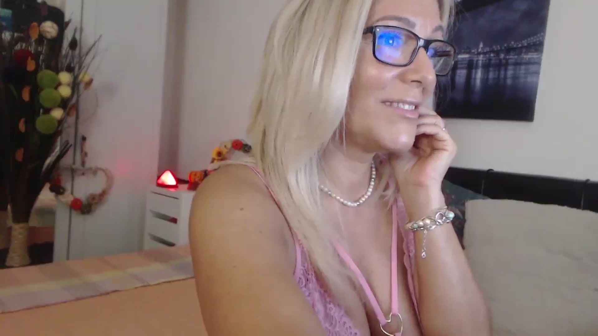 Gallery image thumbnail from Reeya71's myfreecams stream on, 10/28/2025, 05:17 image 7 of 20
