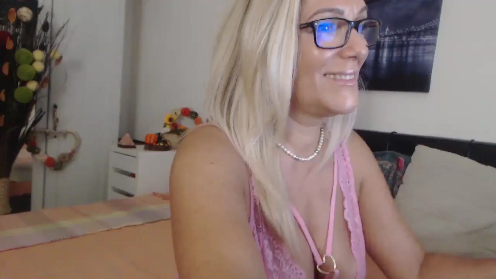 Gallery image thumbnail from Reeya71's myfreecams stream on, 10/28/2025, 06:16 image 20 of 20