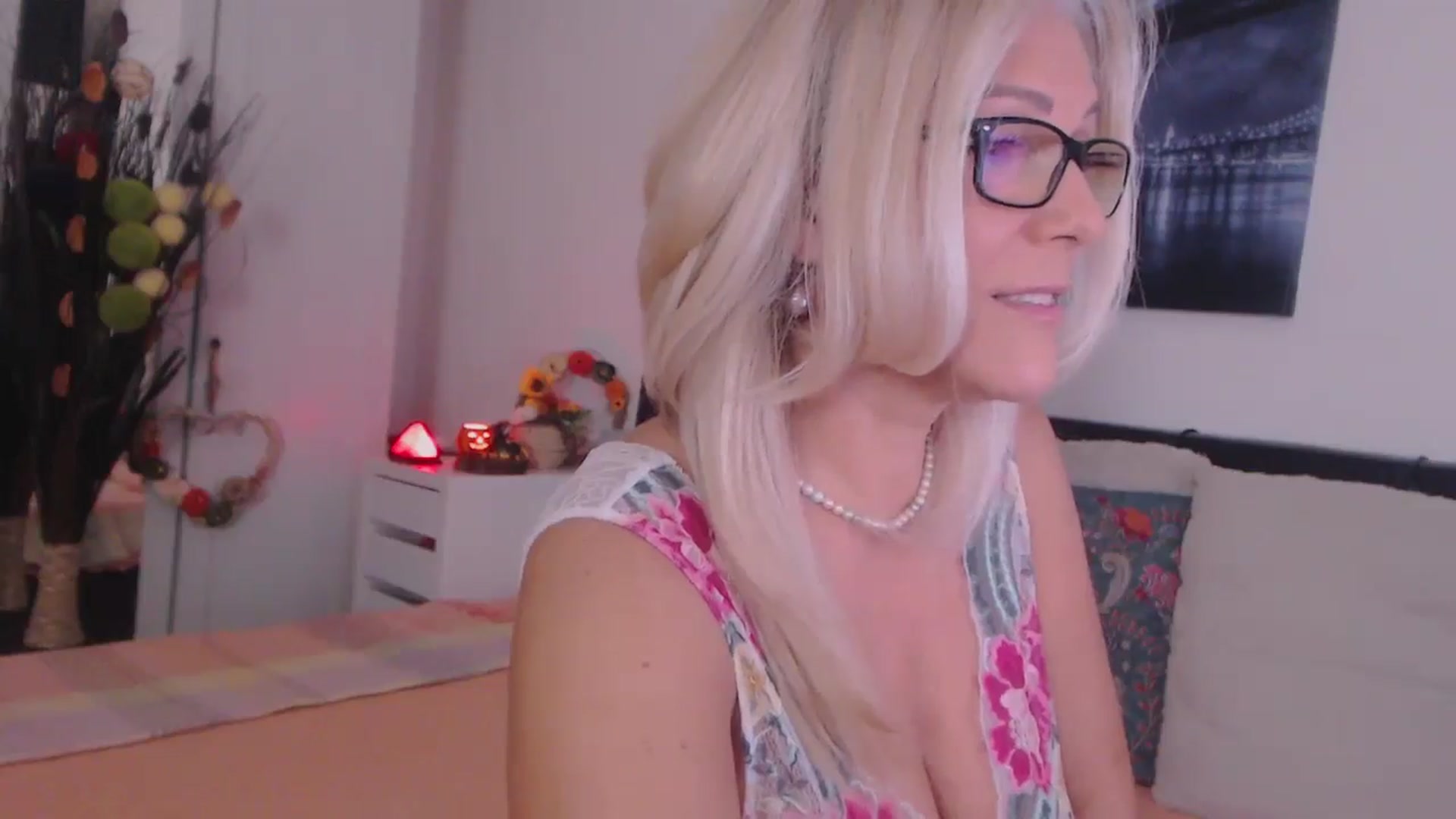 Gallery image thumbnail from Reeya71's myfreecams stream on, 11/04/2025, 01:42 image 11 of 20