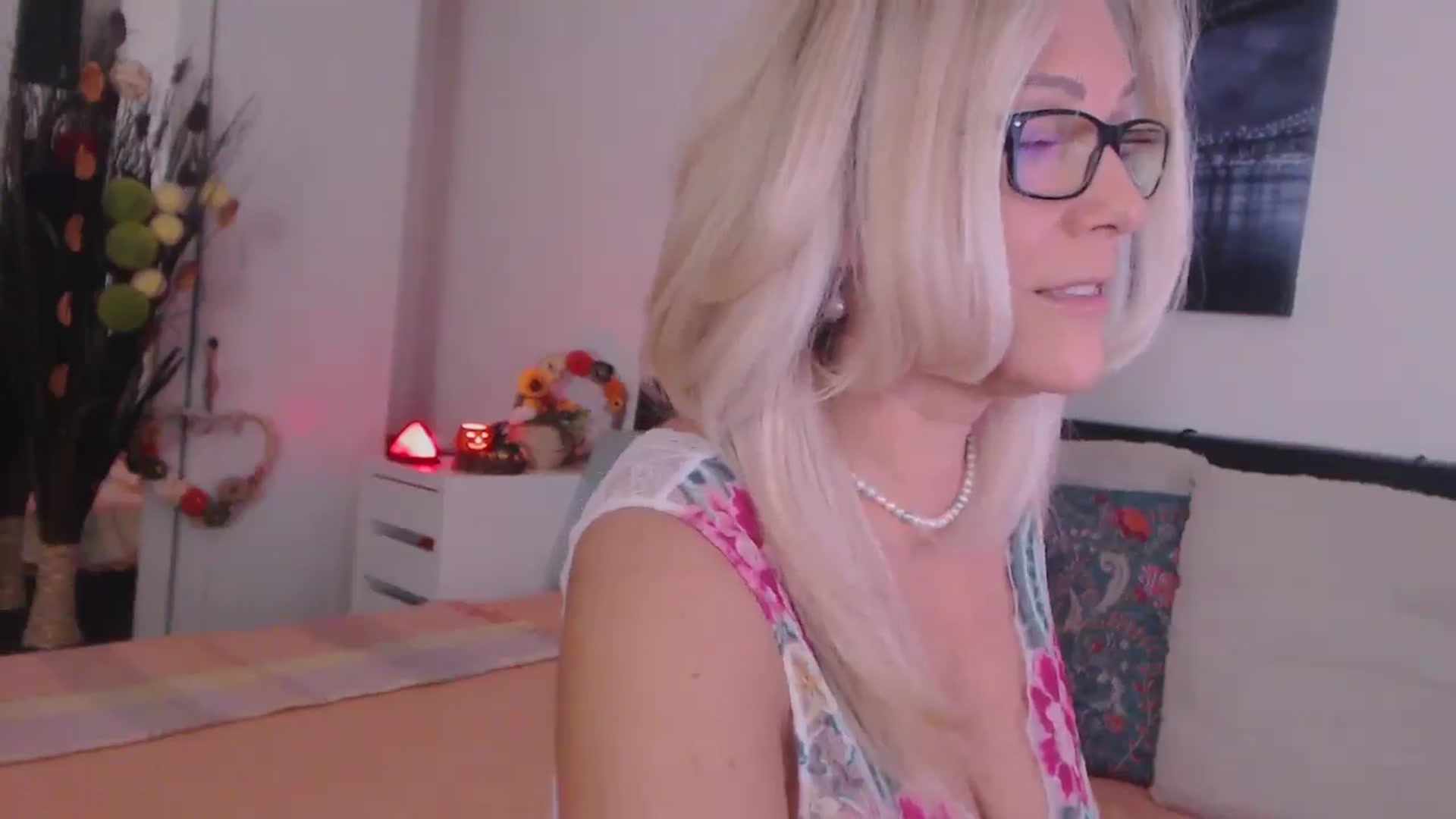 Gallery image thumbnail from Reeya71's myfreecams stream on, 11/04/2025, 01:42 image 7 of 20