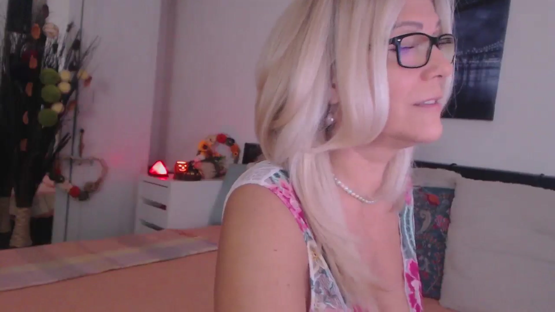 Gallery image thumbnail from Reeya71's myfreecams stream on, 11/04/2025, 01:42 image 18 of 20