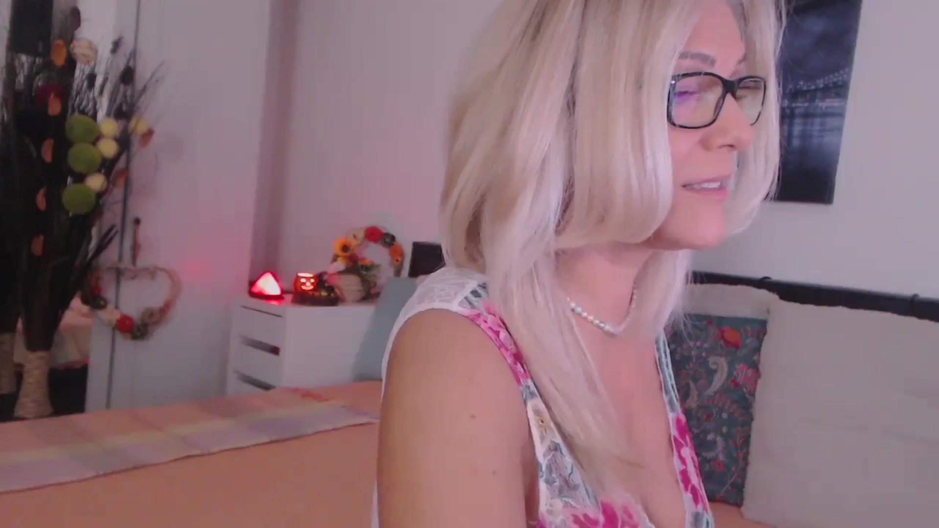 Gallery image thumbnail from Reeya71's myfreecams stream on, 11/04/2025, 01:42 image 2 of 20