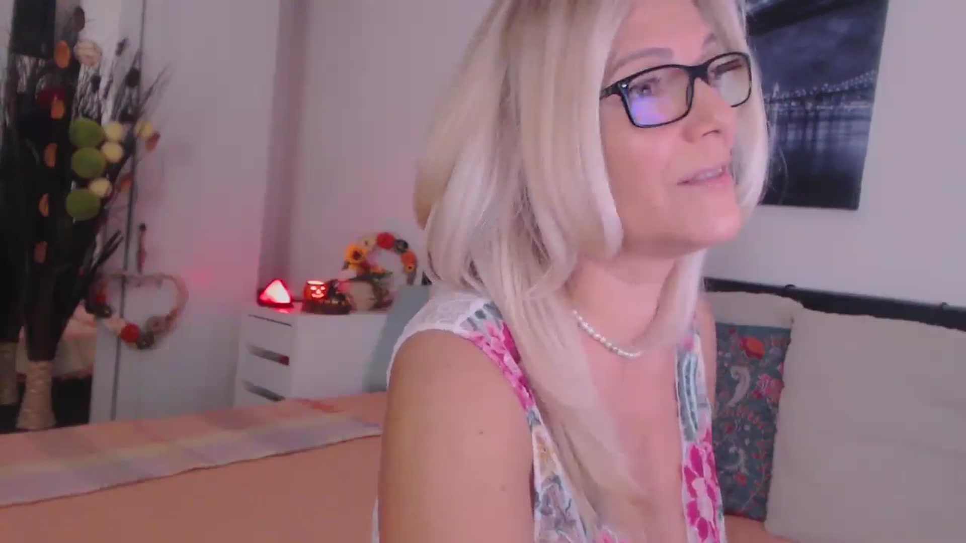Gallery image thumbnail from Reeya71's myfreecams stream on, 11/04/2025, 01:42 image 12 of 20