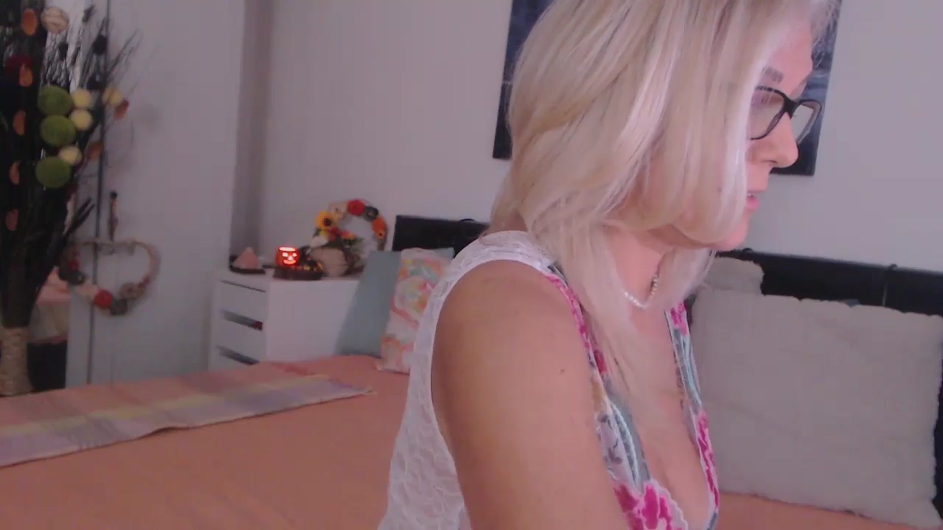 Gallery image thumbnail from Reeya71's myfreecams stream on, 11/04/2025, 02:43 image 12 of 20