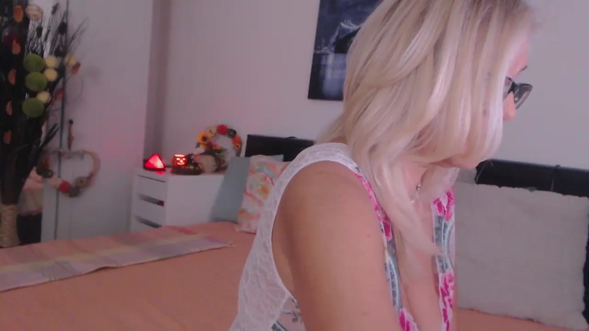 Gallery image thumbnail from Reeya71's myfreecams stream on, 11/04/2025, 02:43 image 16 of 20