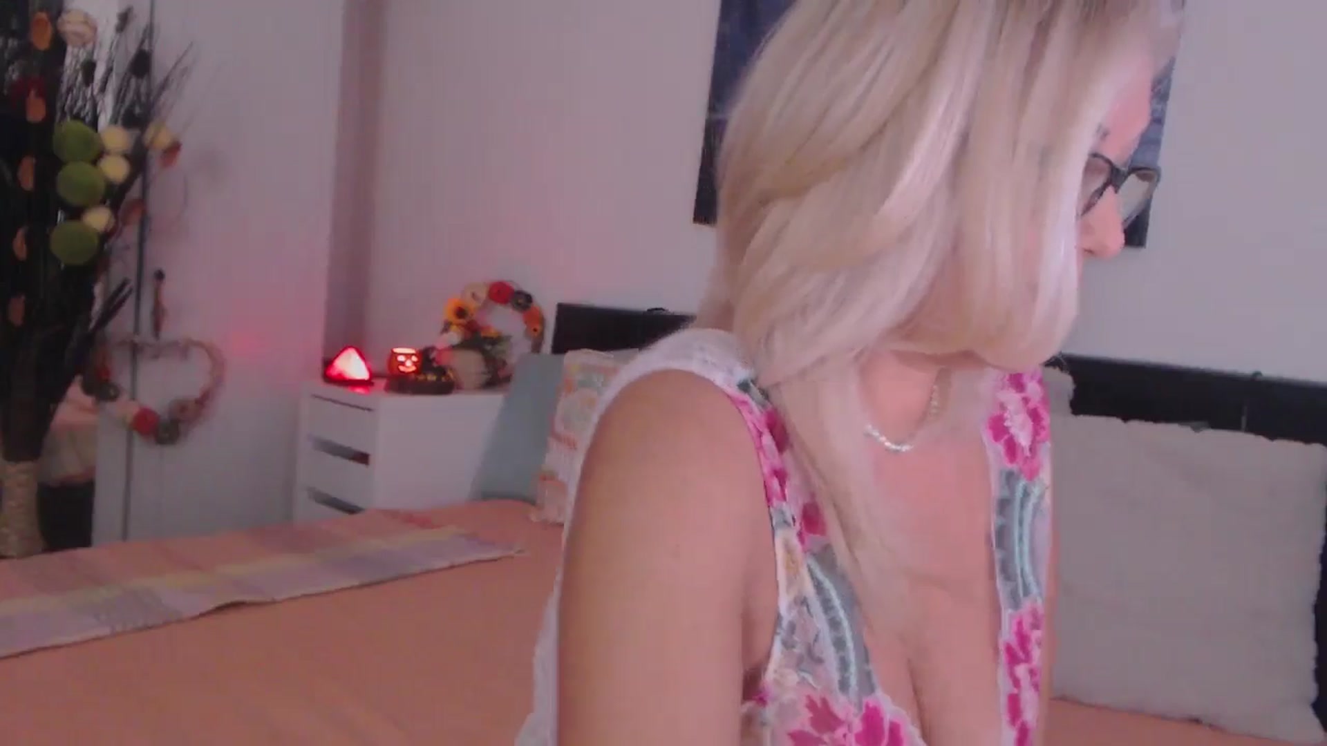 Gallery image thumbnail from Reeya71's myfreecams stream on, 11/04/2025, 02:43 image 13 of 20