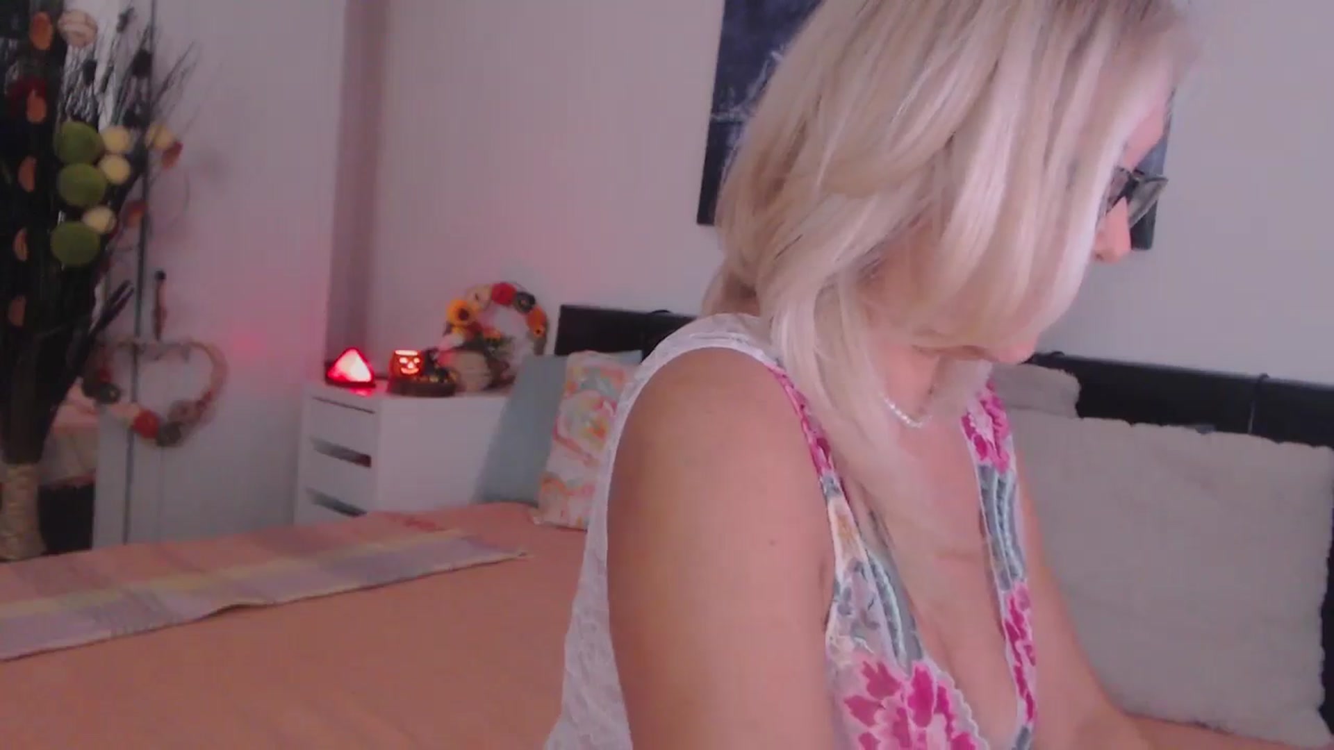 Gallery image thumbnail from Reeya71's myfreecams stream on, 11/04/2025, 02:43 image 9 of 20