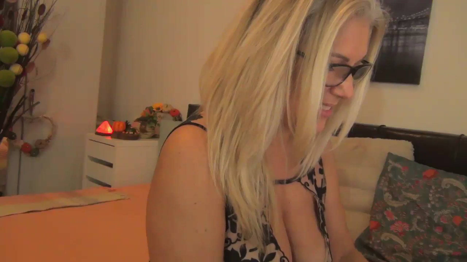 Gallery image thumbnail from Reeya71's myfreecams stream on, 11/20/2025, 07:52 image 4 of 20