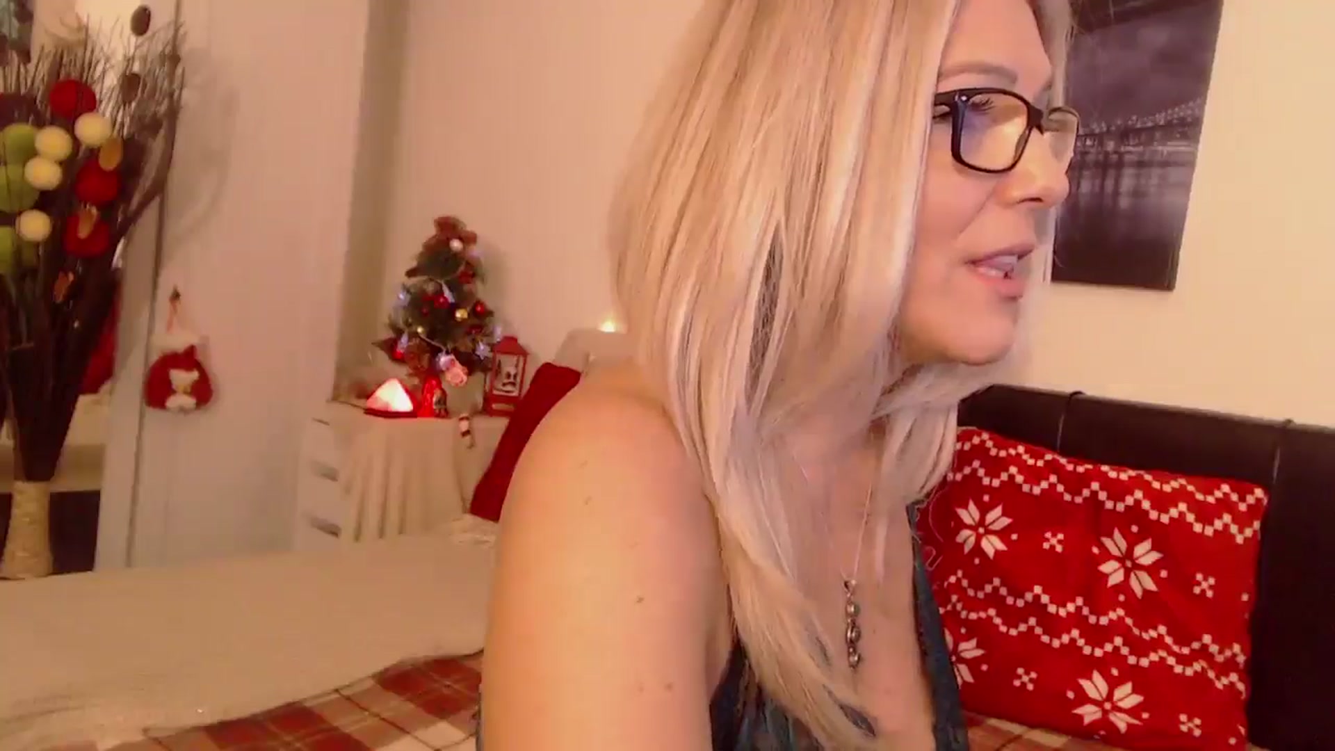 Gallery image thumbnail from Reeya71's myfreecams stream on, 12/18/2025, 07:04 image 4 of 20