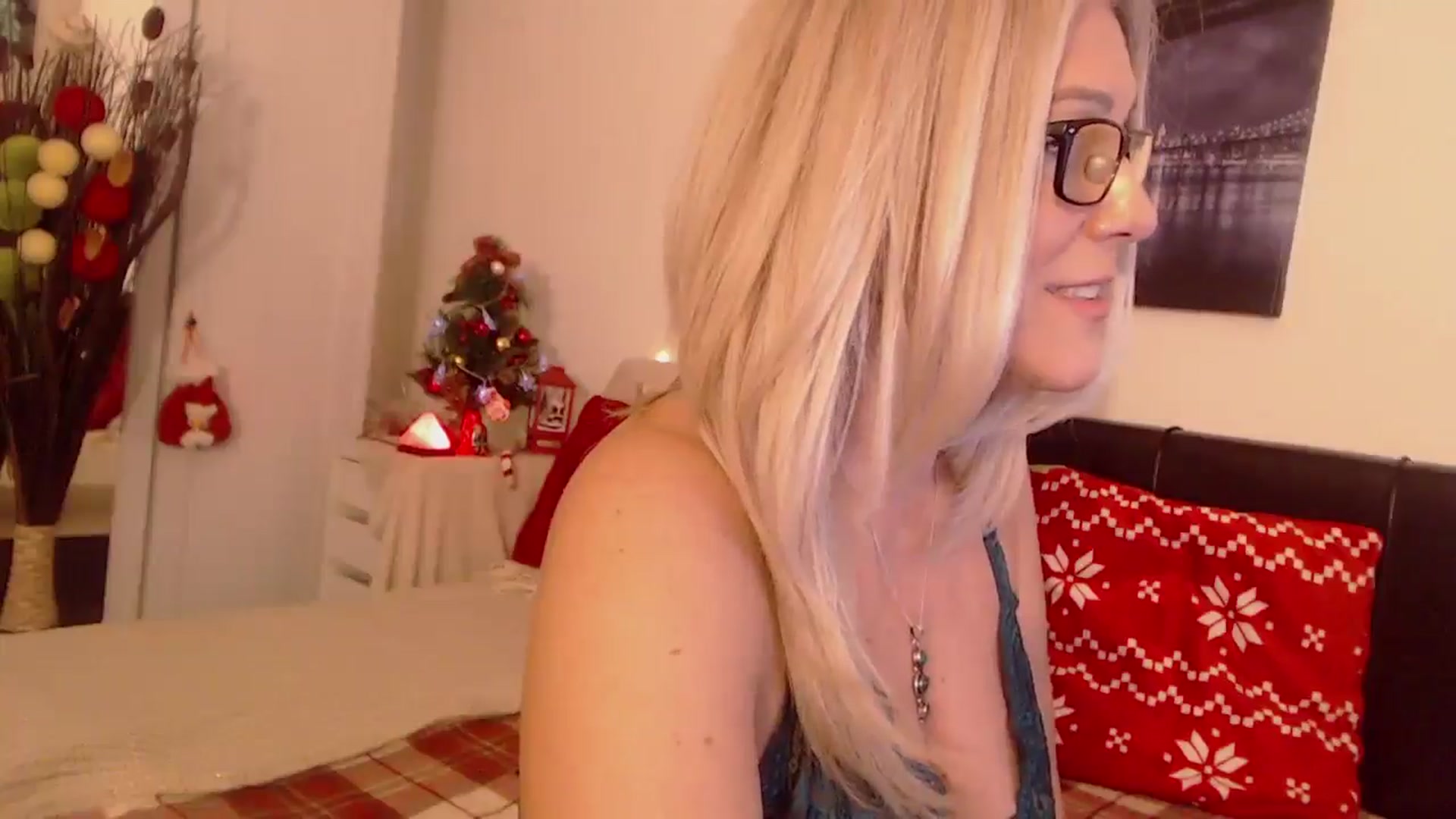 Gallery image thumbnail from Reeya71's myfreecams stream on, 12/18/2025, 07:04 image 3 of 20