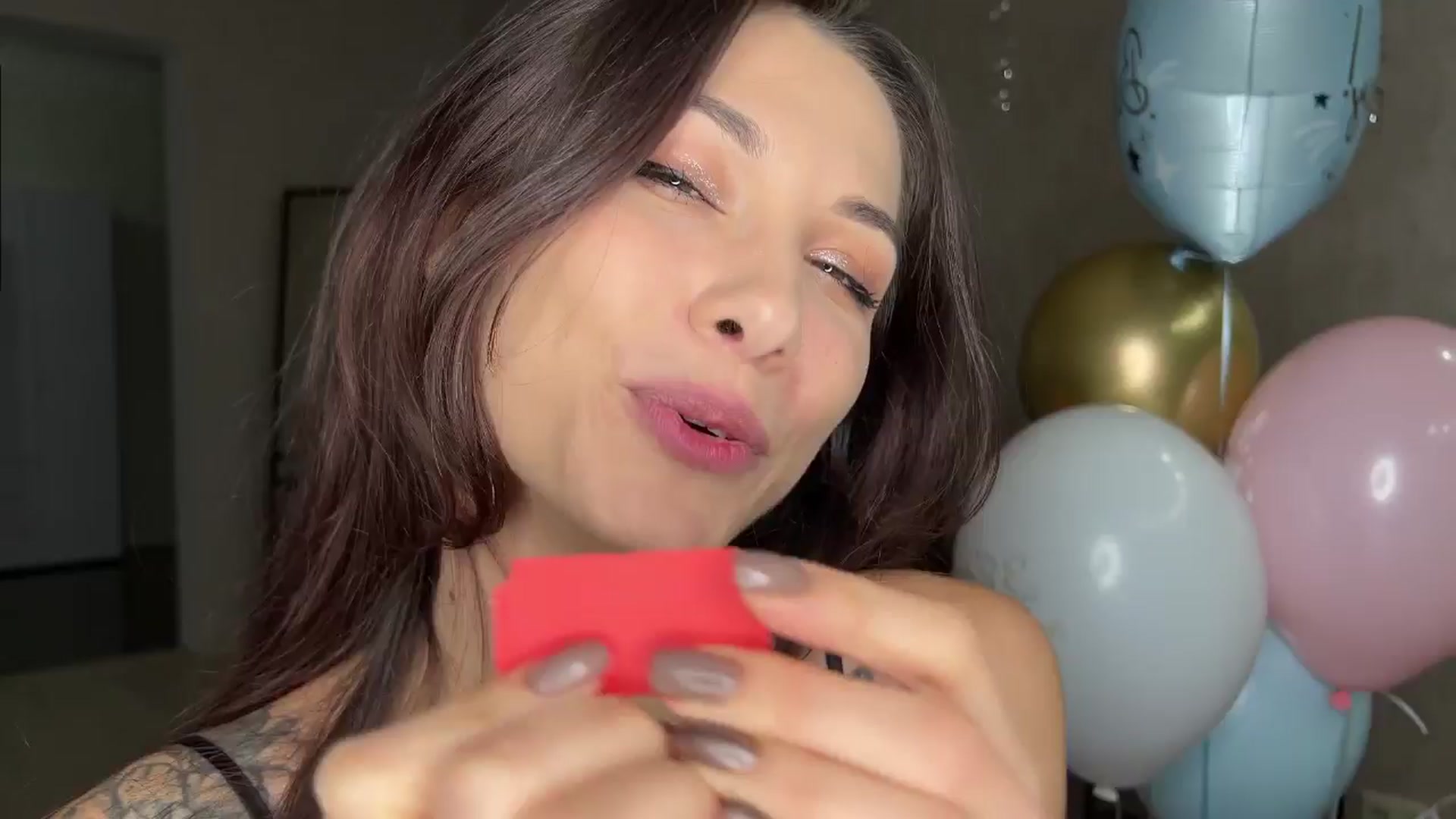 Gallery image thumbnail from ReginaJam's myfreecams stream on, 12/10/2024, 17:09 image 18 of 20