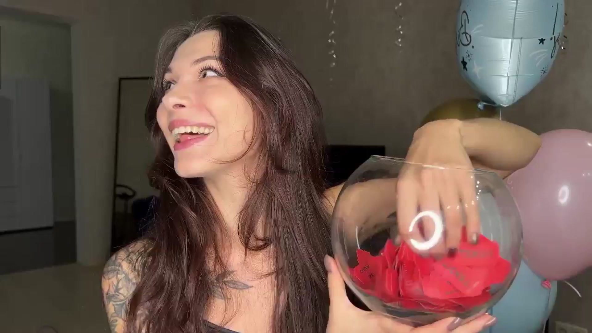 Gallery image thumbnail from ReginaJam's myfreecams stream on, 12/10/2024, 17:09 image 14 of 20