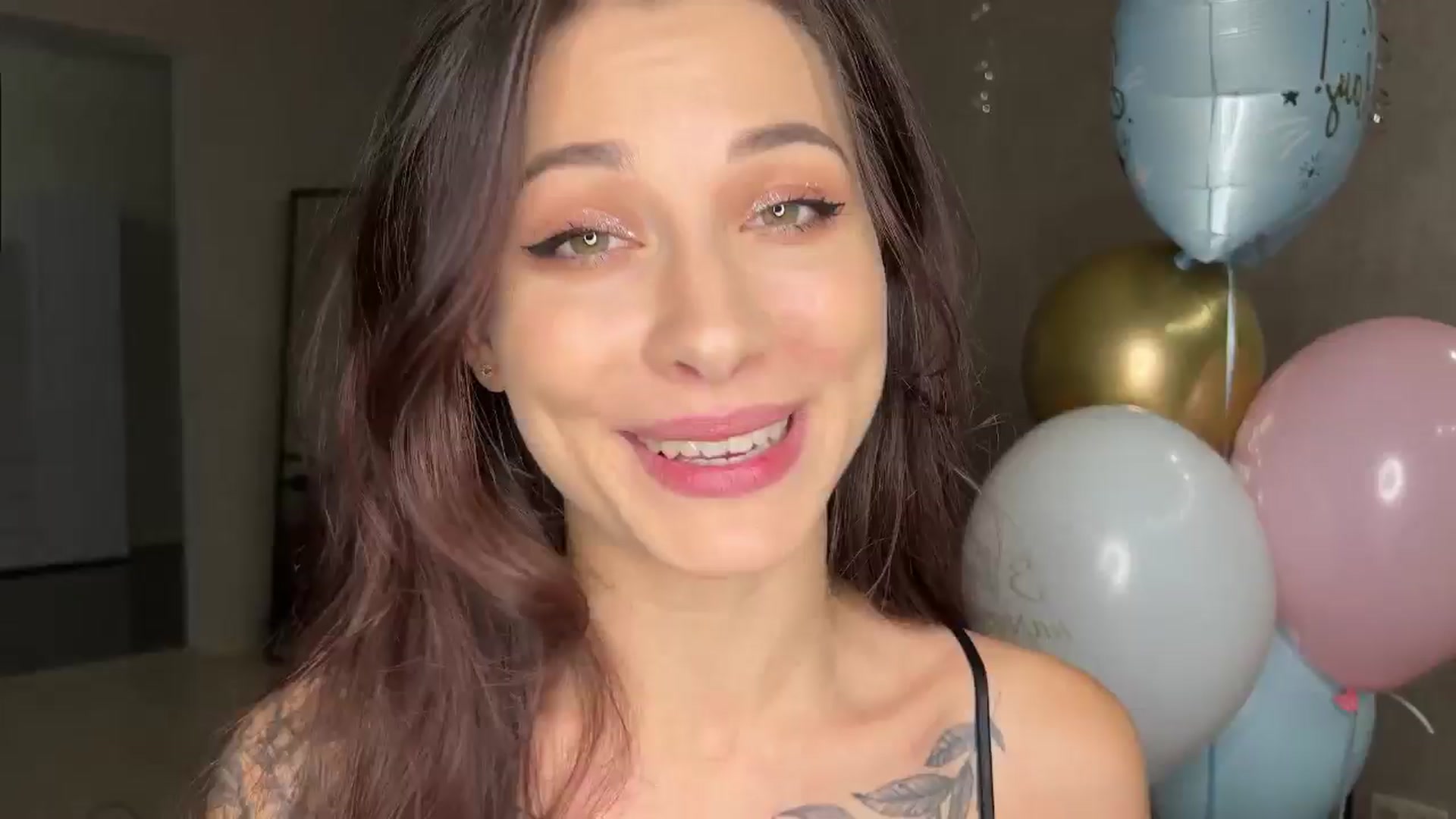 Gallery image thumbnail from ReginaJam's myfreecams stream on, 12/10/2024, 17:09 image 16 of 20