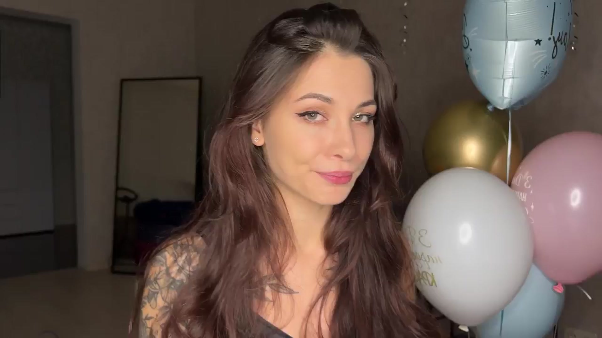 Gallery image thumbnail from ReginaJam's myfreecams stream on, 12/10/2024, 17:09 image 4 of 20
