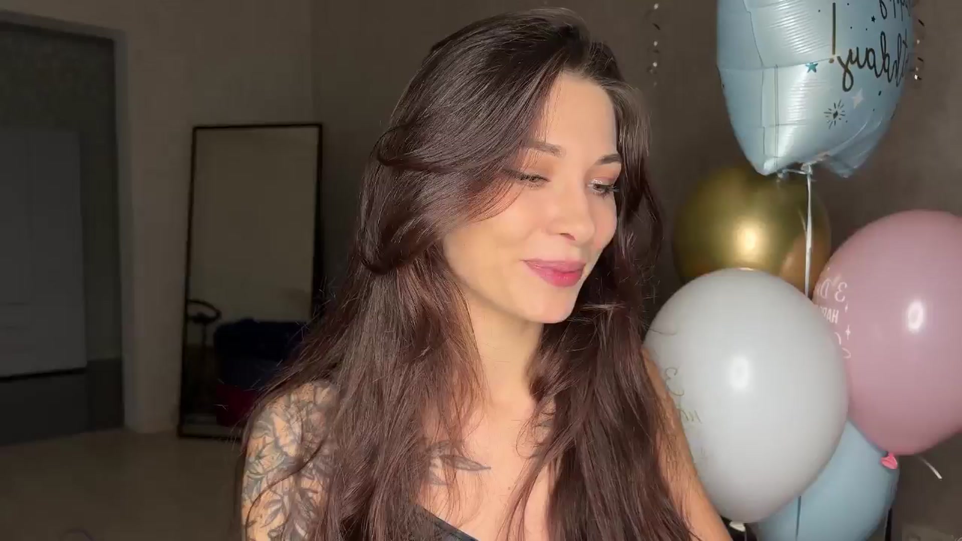 Gallery image thumbnail from ReginaJam's myfreecams stream on, 12/10/2024, 17:09 image 5 of 20
