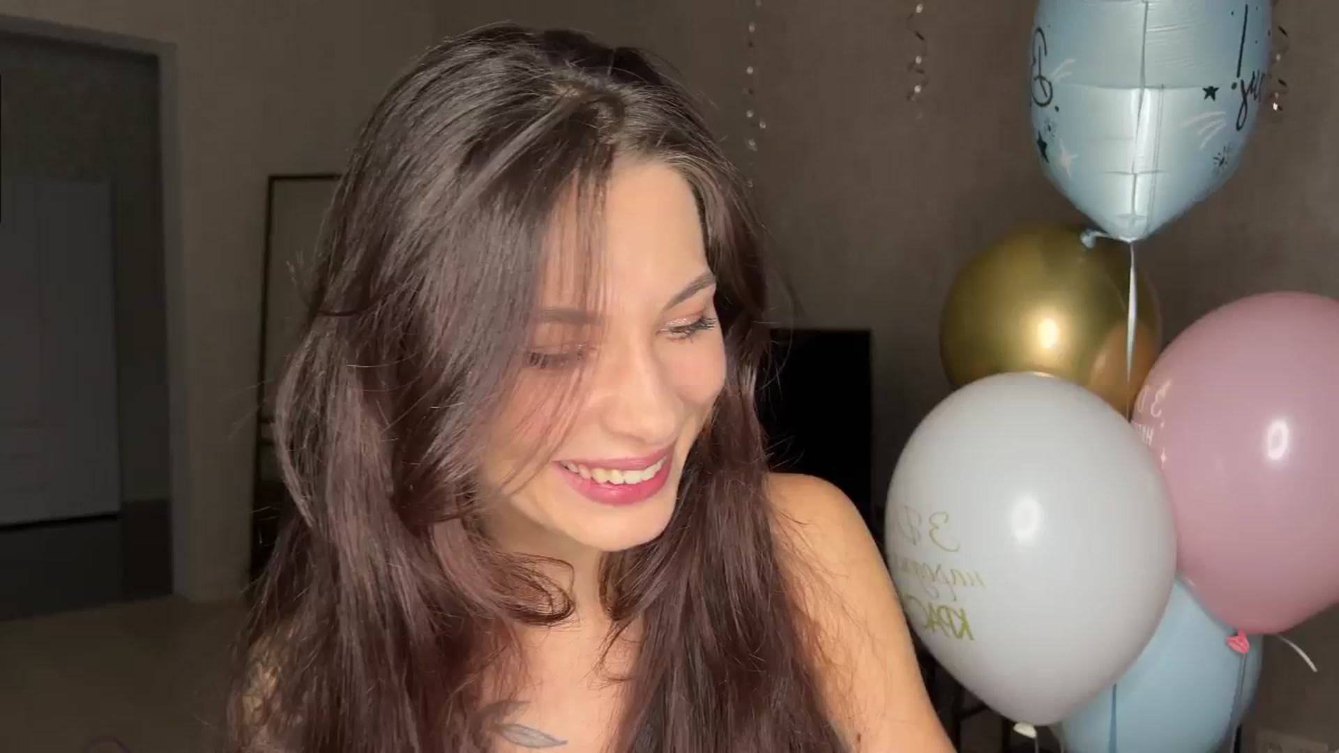 Gallery image thumbnail from ReginaJam's myfreecams stream on, 12/10/2024, 17:09 image 7 of 20