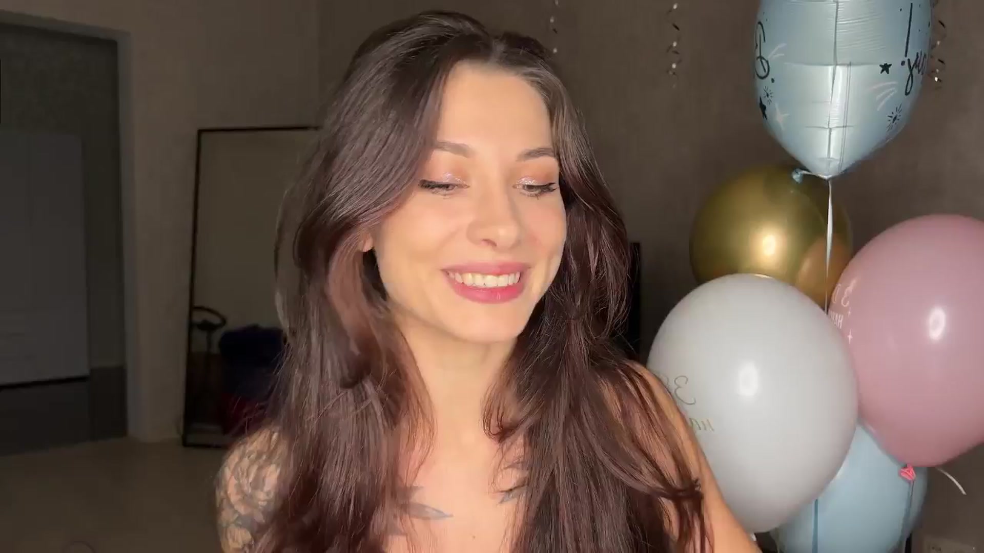 Gallery image thumbnail from ReginaJam's myfreecams stream on, 12/10/2024, 17:09 image 12 of 20