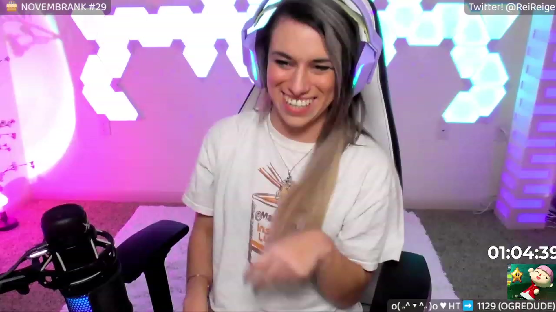 Gallery image thumbnail from Reige's myfreecams stream on, 11/21/2022, 08:16 image 4 of 20