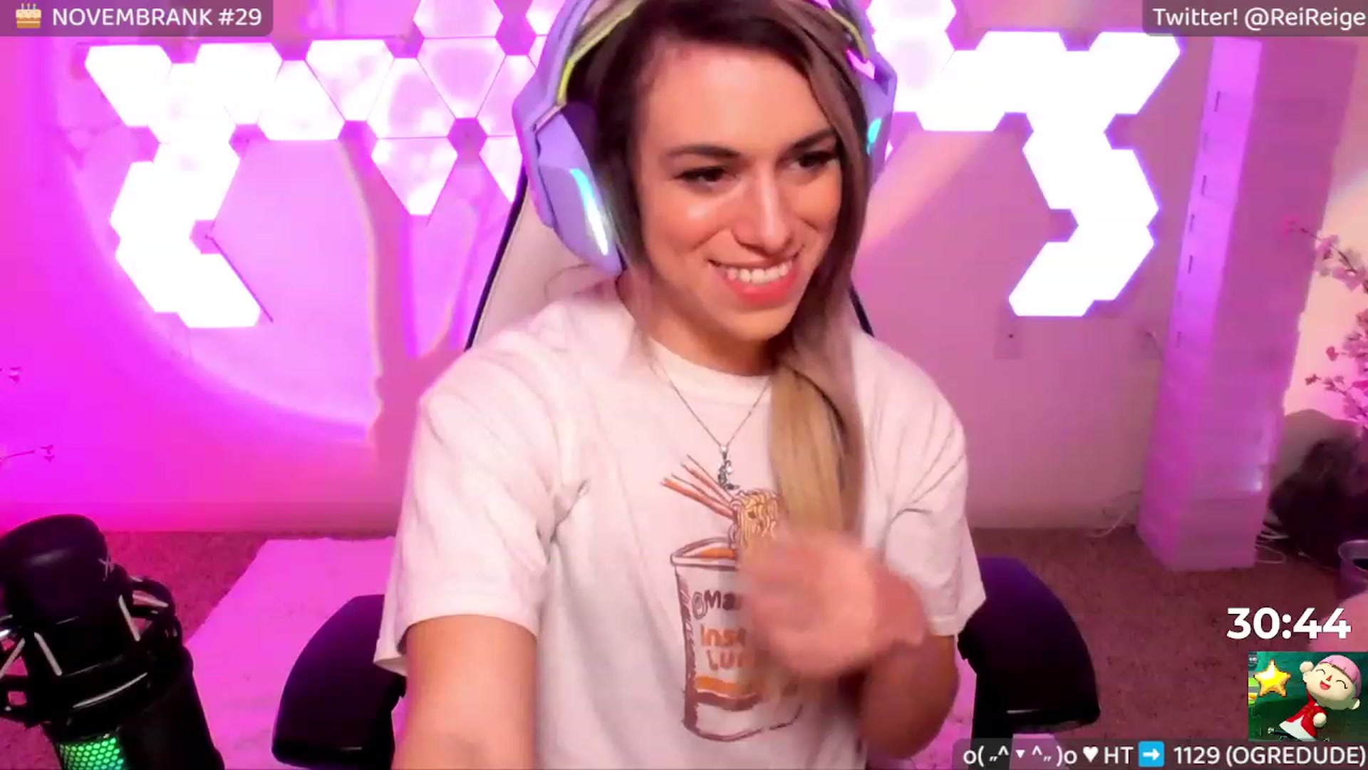 Gallery image thumbnail from Reige's myfreecams stream on, 11/21/2022, 08:16 image 12 of 20