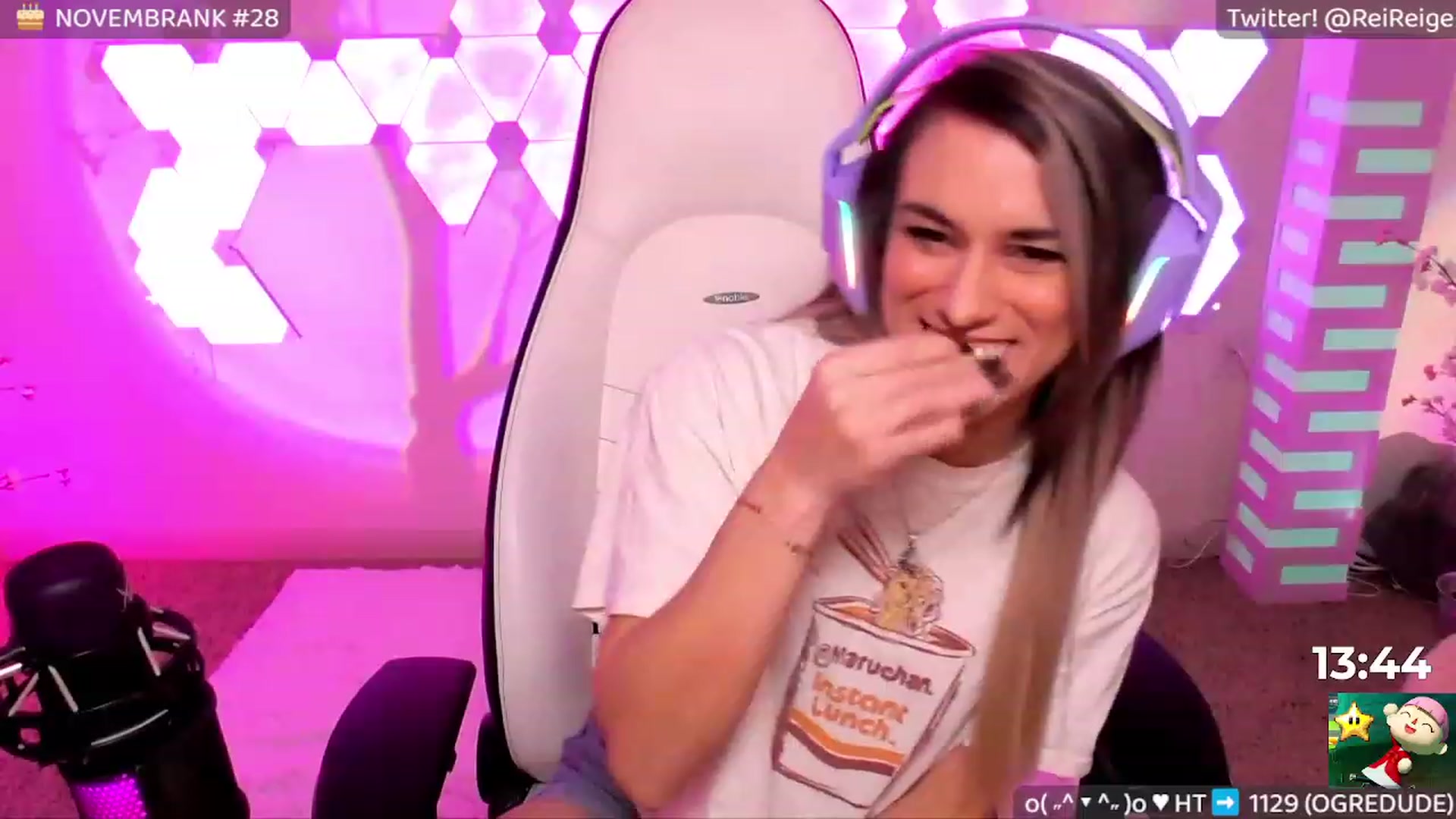 Gallery image thumbnail from Reige's myfreecams stream on, 11/21/2022, 08:16 image 16 of 20