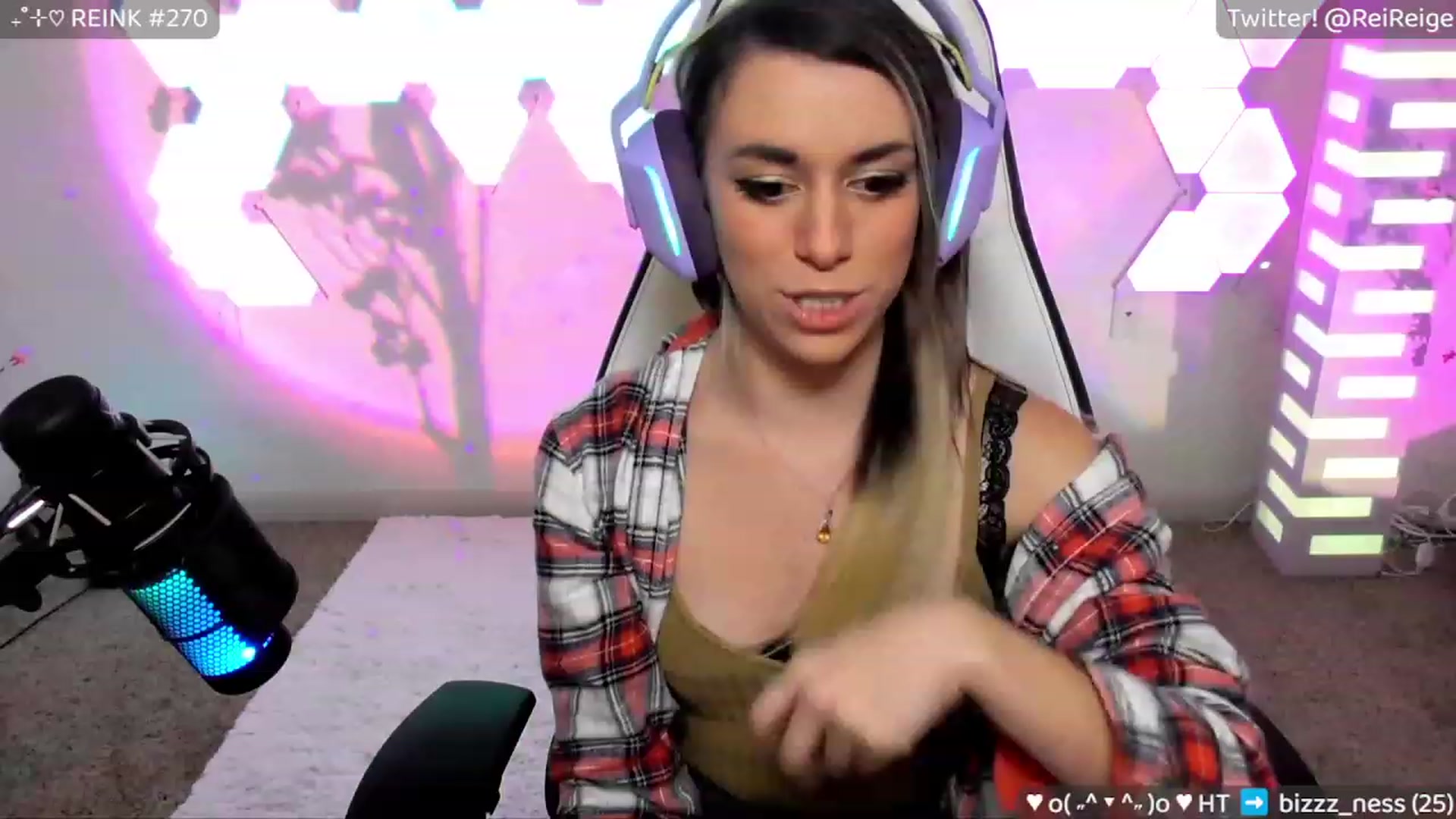 Gallery image thumbnail from Reige's myfreecams stream on, 01/22/2023, 08:42 image 2 of 20