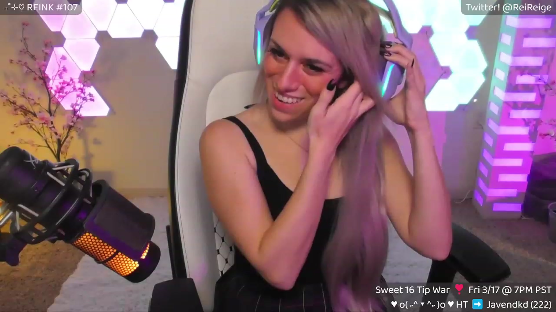 Gallery image thumbnail from Reige's myfreecams stream on, 03/15/2023, 08:19 image 11 of 20