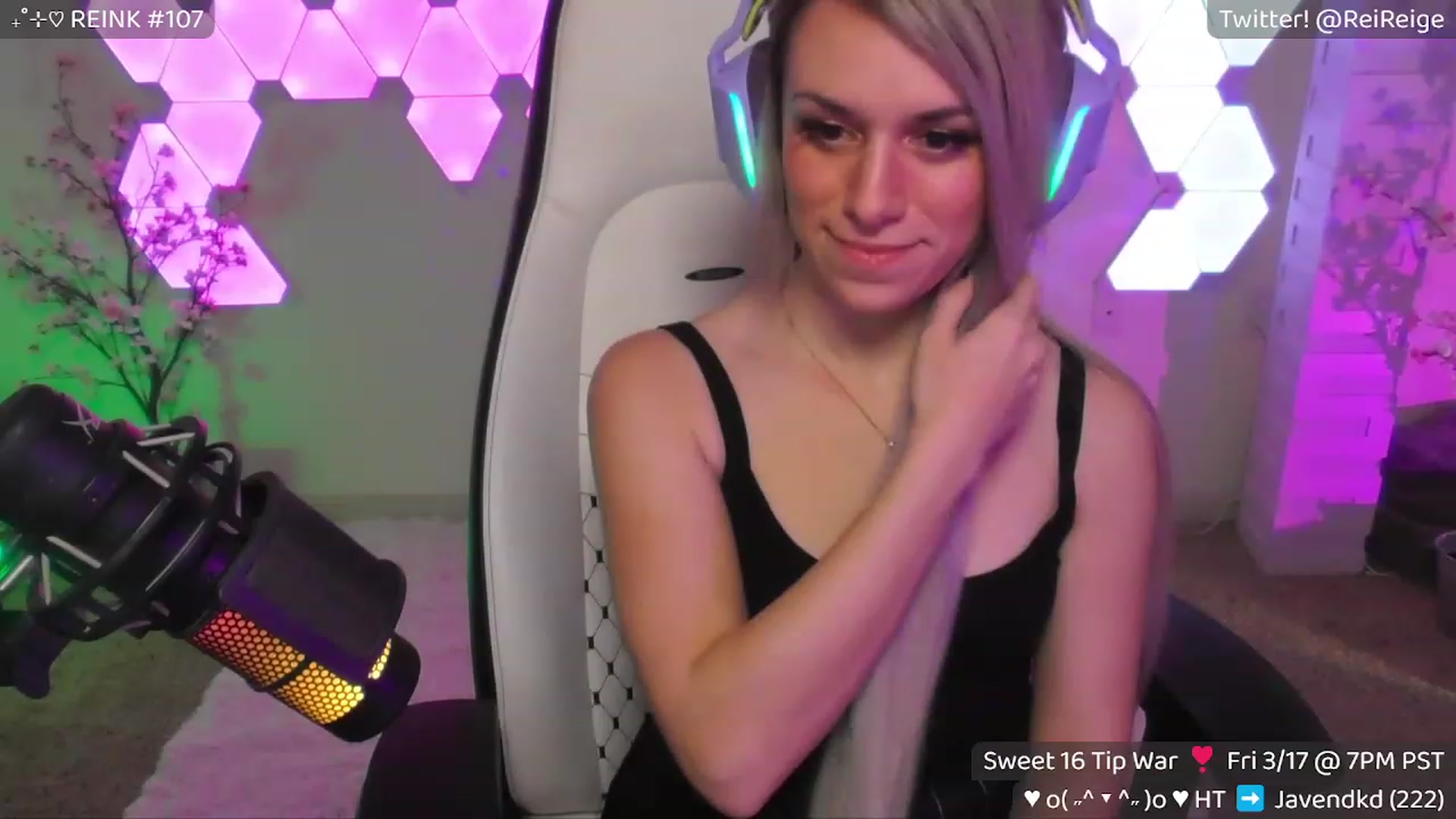 Gallery image thumbnail from Reige's myfreecams stream on, 03/15/2023, 08:19 image 17 of 20